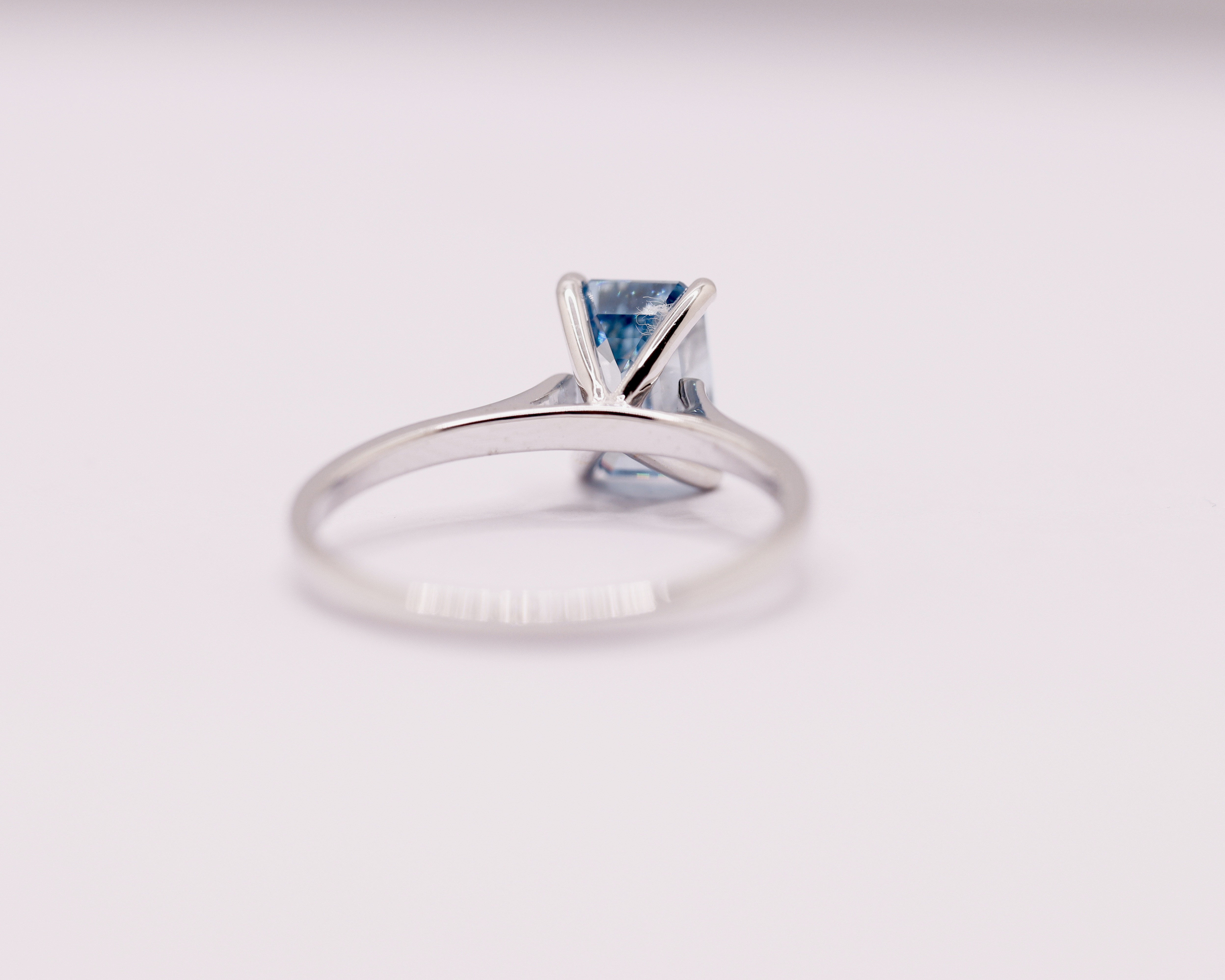 ** ON SALE ** Fancy Blue Emerald Cut 1.50 Carat Diamond 18Kt White Gold Ring -VS1 Clarity - Image 4 of 7