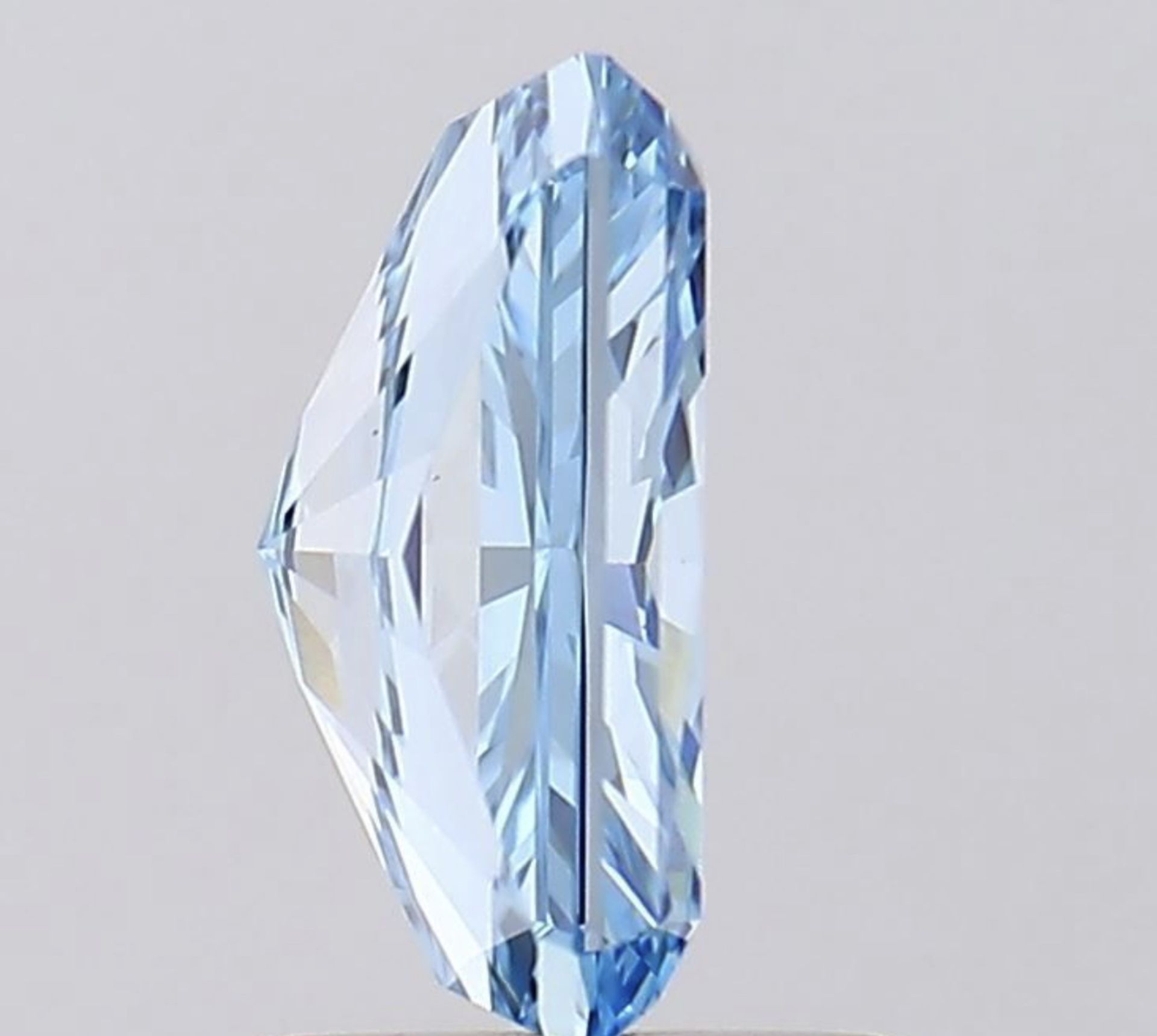 Radiant Cut Diamond Fancy Blue Colour VS1 Clarity 1.69 Carat EX EX - LG588347104 - IGI - Bild 5 aus 8