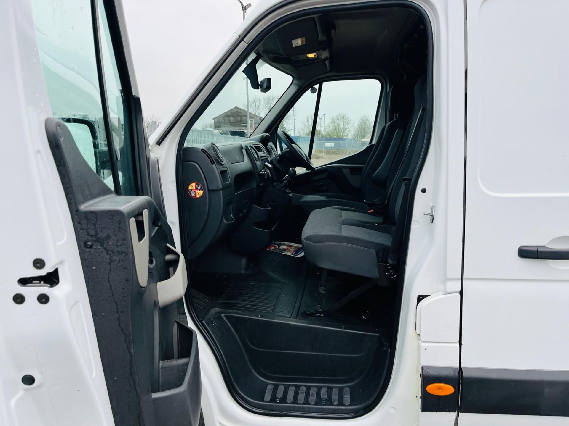 Renault Master Business DCI 110 2.3 3.5T L3 H3 2018 '68 Reg' -A/C -ULEZ Compliant - Long Wheel Base - Image 22 of 25