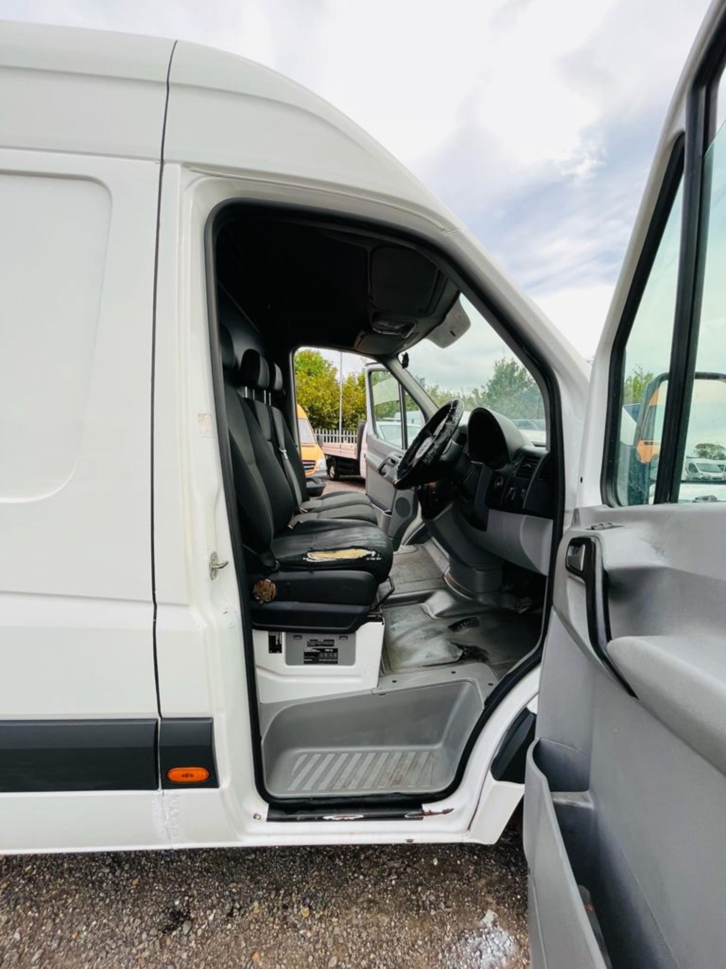 Volkswagen Crafter Startline TDI 136 L3 H3 2015 (65 Reg) - Bluetooth Handsfree - Long Wheel Base - Image 16 of 27