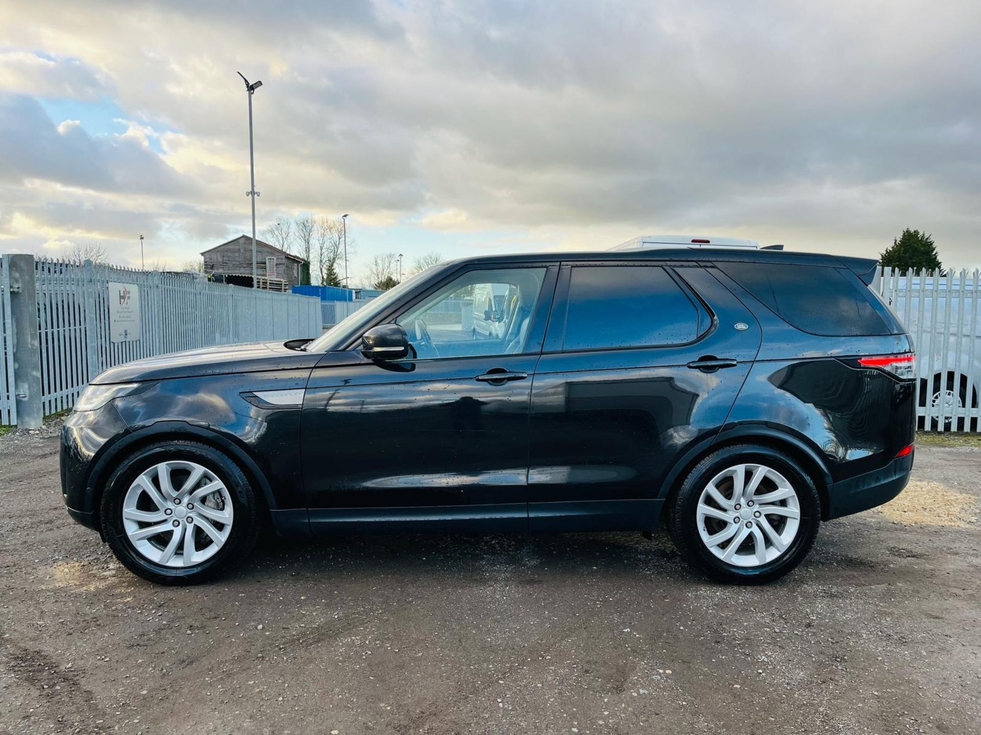 Land Rover Discovery 306 SE Van 3.0 SD6 2019 '19 Reg' - A/C-Navigation-Alloy Wheels- ULEZ Compliant - Bild 4 aus 31