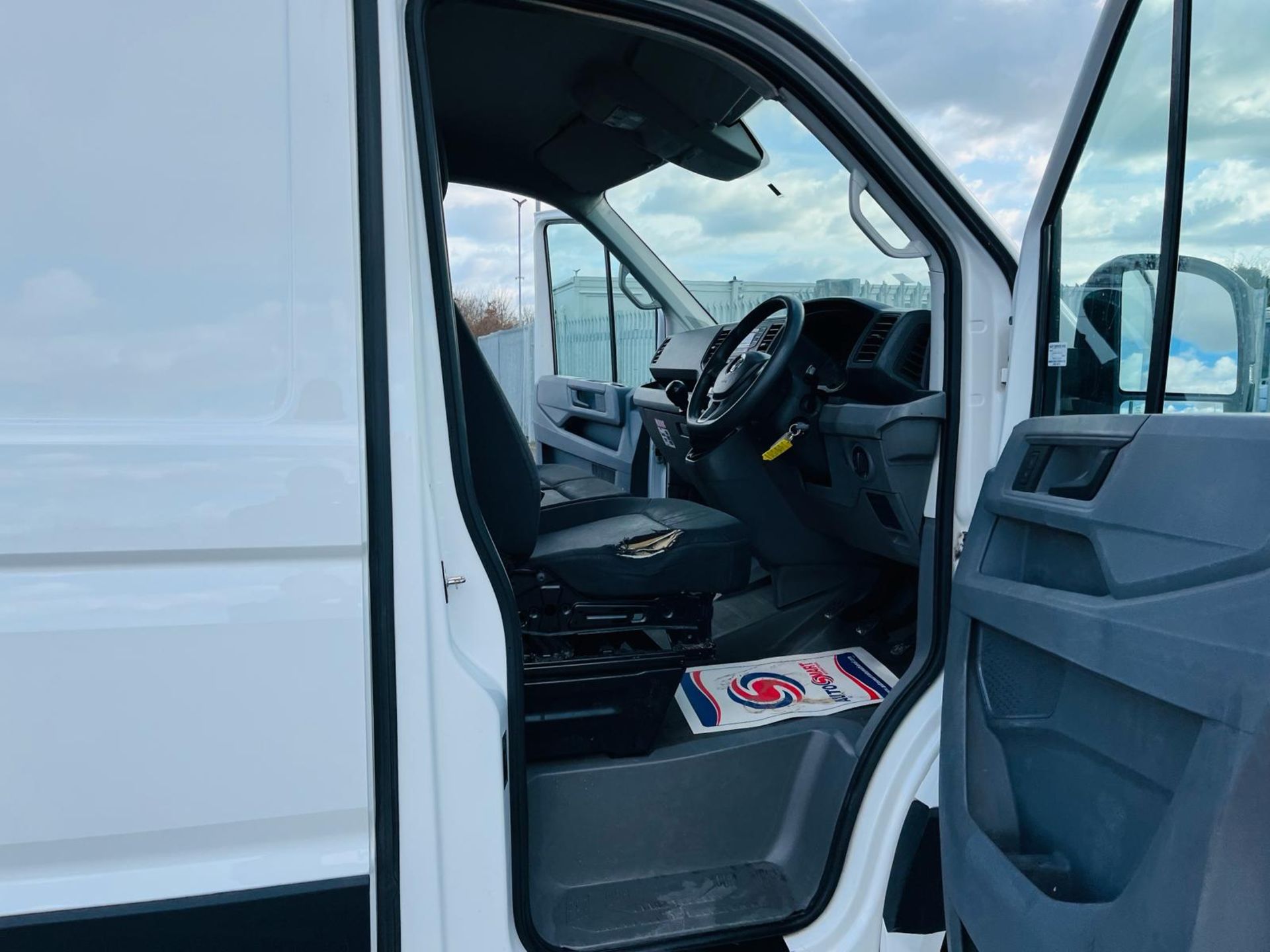 Volkswagen Crafter CR35 Startline TDI 140 2.0 BMT L2 H2 Fridge/Freezer 2018 '67 Reg'-ULEZ Compliant - Image 15 of 27