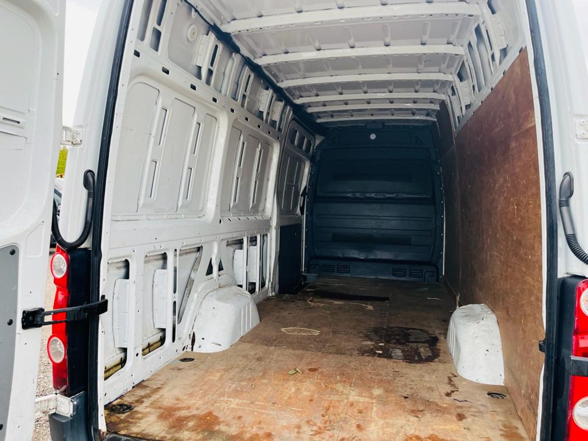 Volkswagen Crafter Startline TDI 136 L3 H3 2015 (65 Reg) - Bluetooth Handsfree - Long Wheel Base - Image 11 of 27