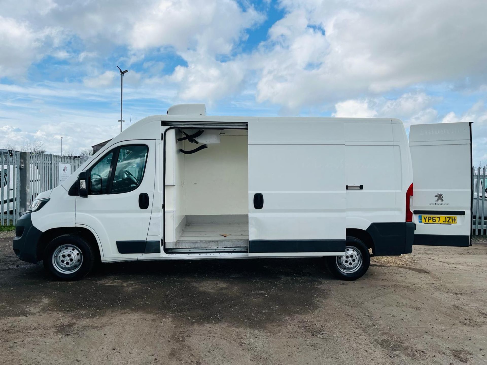 Peugeot Boxer 335 2.0 BLUEHDI 130 L3H2- 2017 '67 Reg'- Refrigerated -ULEZ Compliant - Image 5 of 27