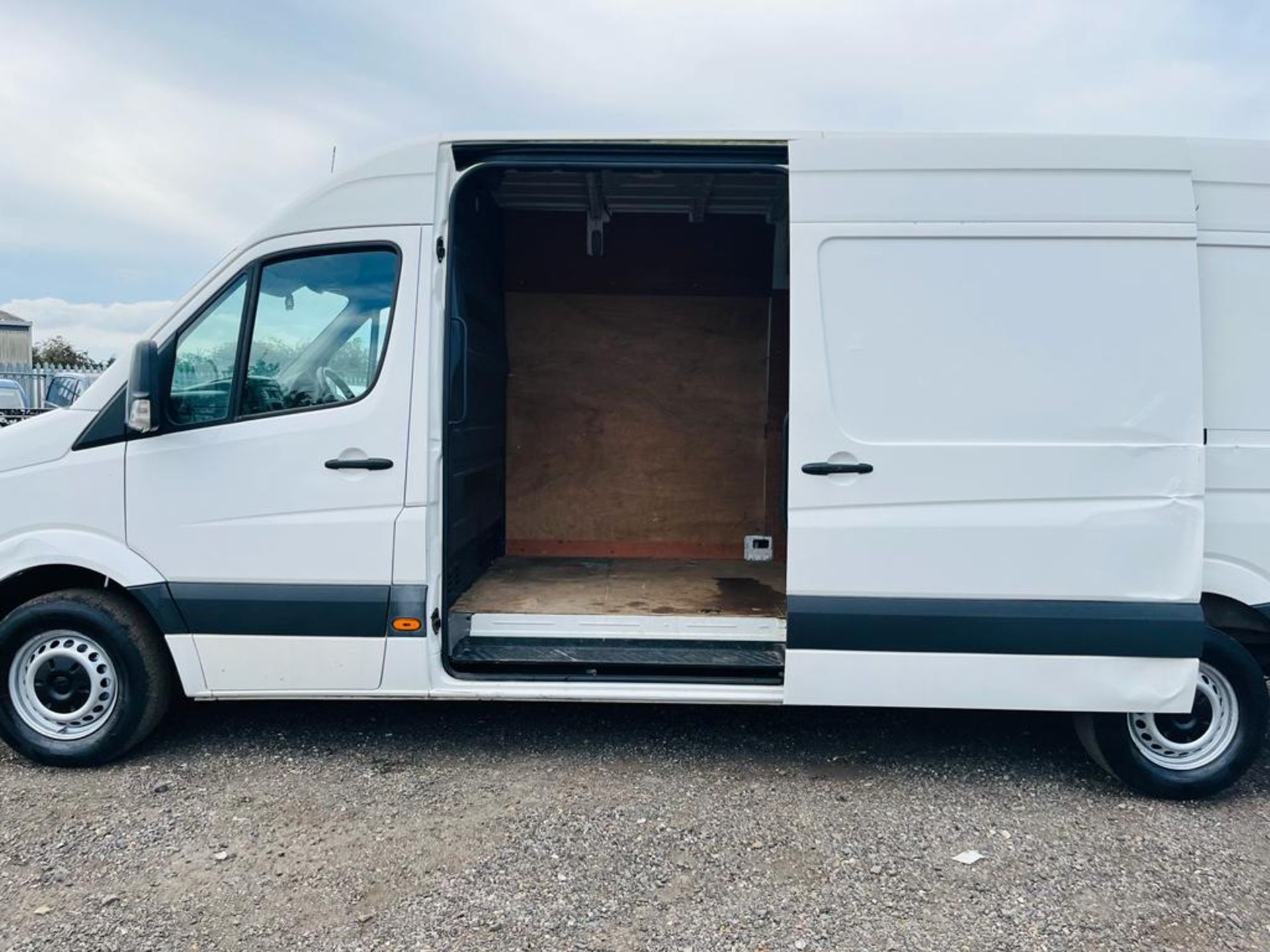 Volkswagen Crafter Startline TDI 136 L3 H3 2015 (65 Reg) - Bluetooth Handsfree - Long Wheel Base - Image 6 of 27