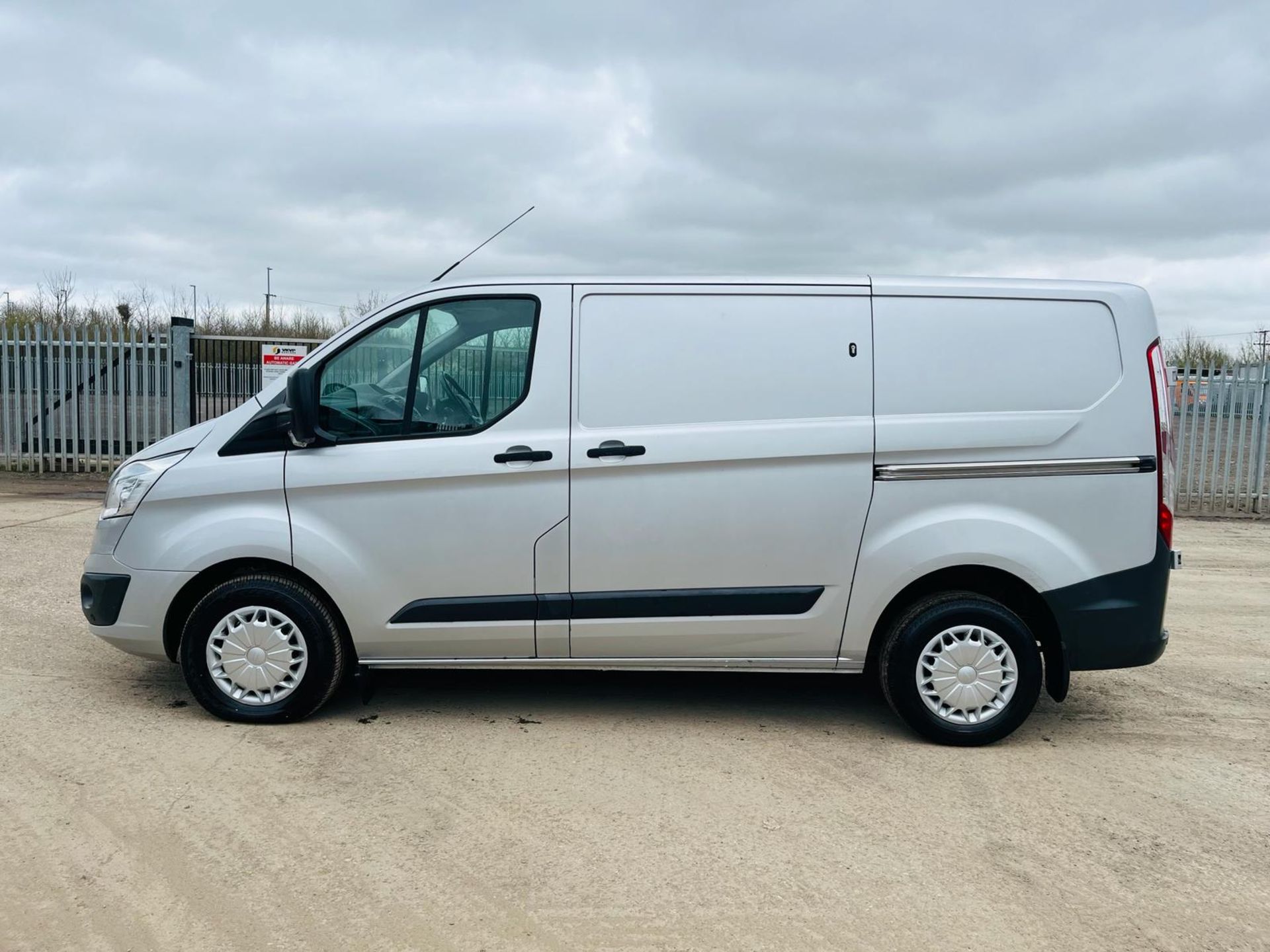 Ford Transit Custom 2.2 TDCI Trend E-Tech 2015 '15 Reg' - Panel Van - Image 4 of 27