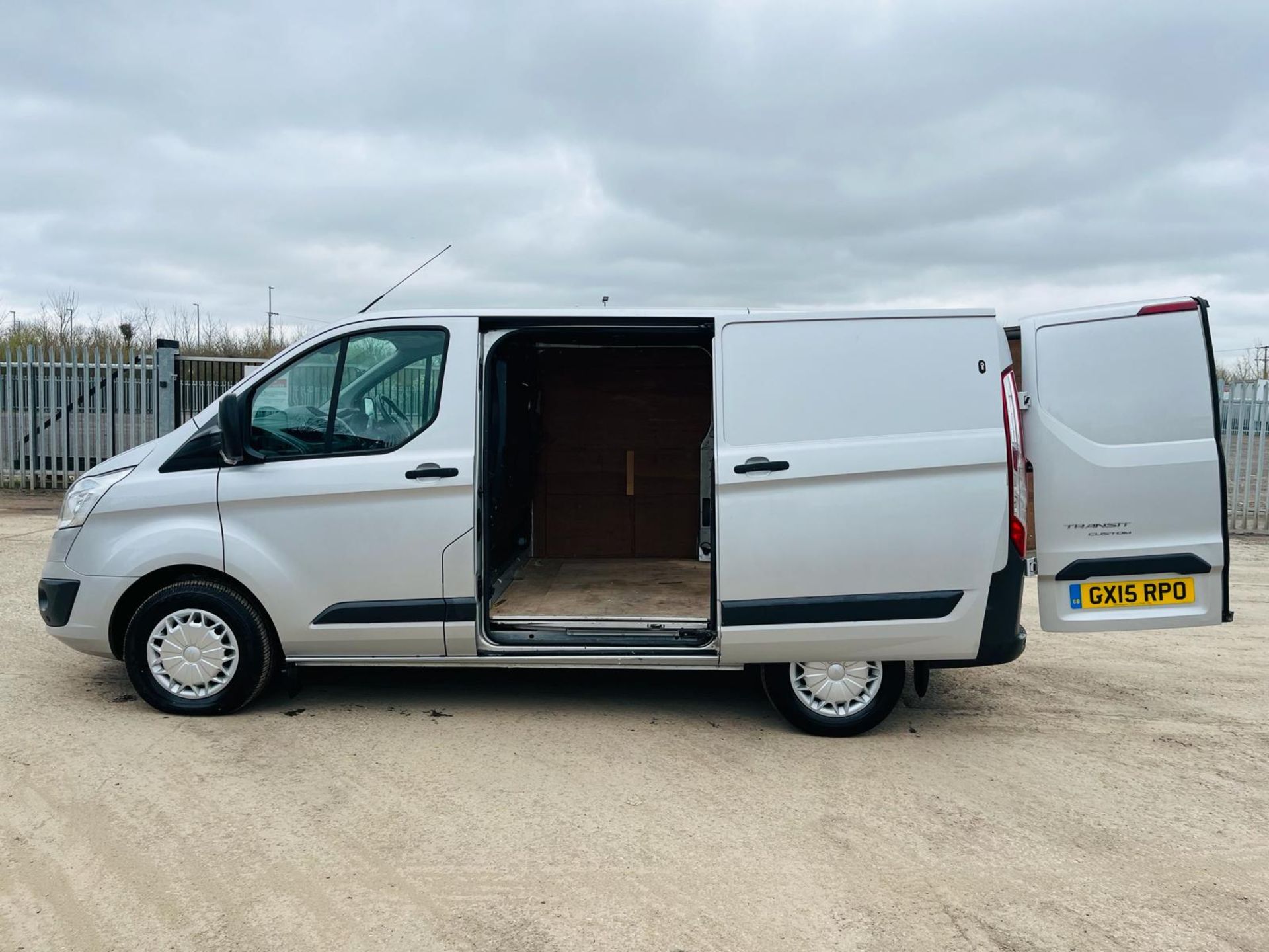 Ford Transit Custom 2.2 TDCI Trend E-Tech 2015 '15 Reg' - Panel Van - Image 5 of 27