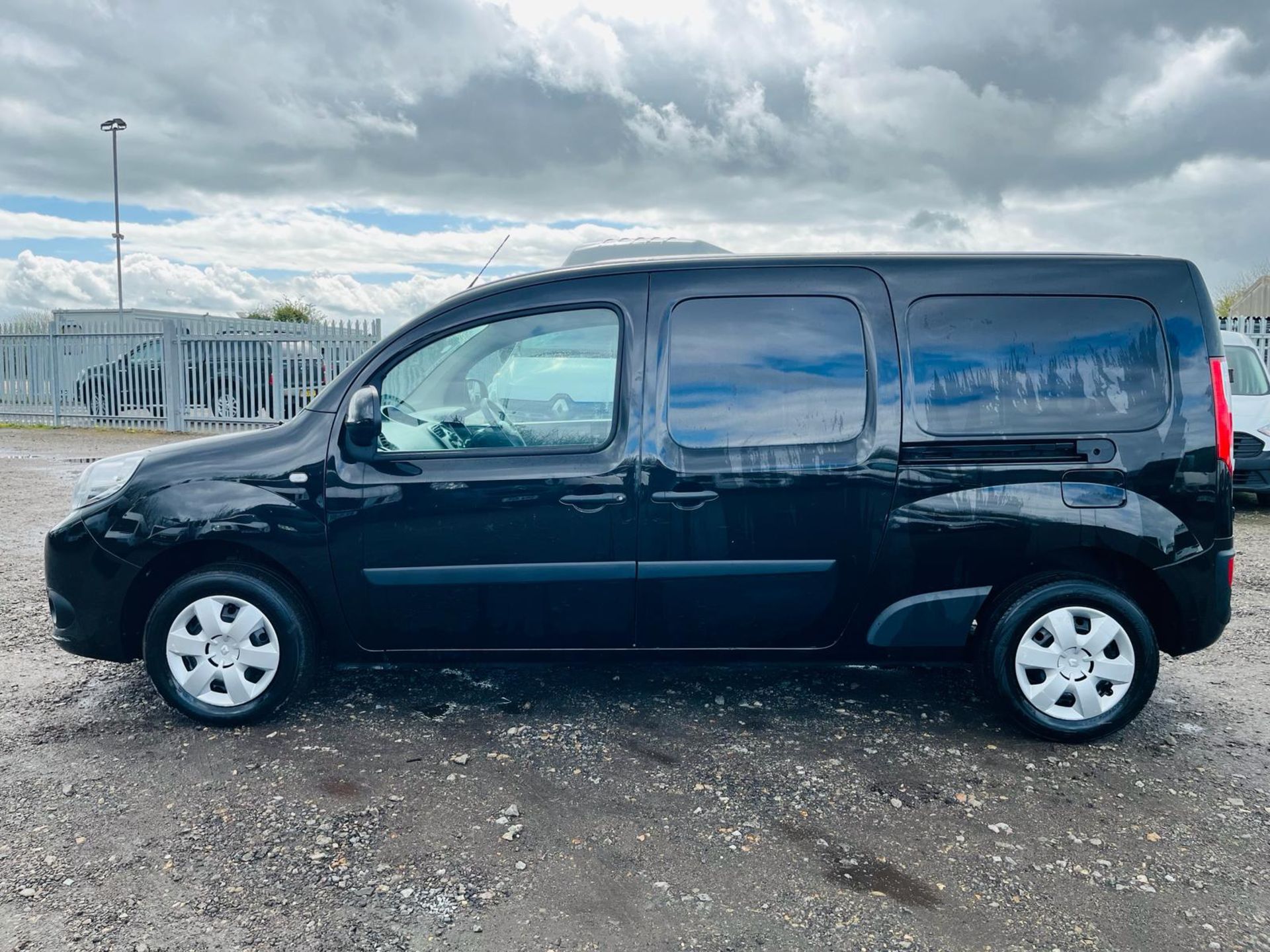 ** ON SALE ** Renault Kangoo Maxi LL21 1.5 DCI Energy 90 Business+ 2019'19 Reg' -A/C -ULEZ Compliant - Image 4 of 30