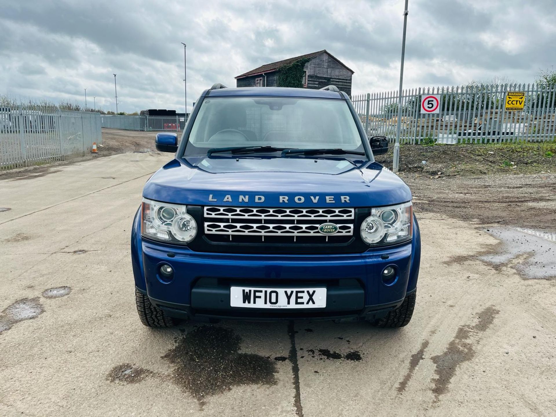 ** ON SALE ** Land Rover Discovery 4 2.7 TDV6 Commercial Van Auto -A/C-Sat Nav-Bluetooth Handsfree - Image 2 of 31
