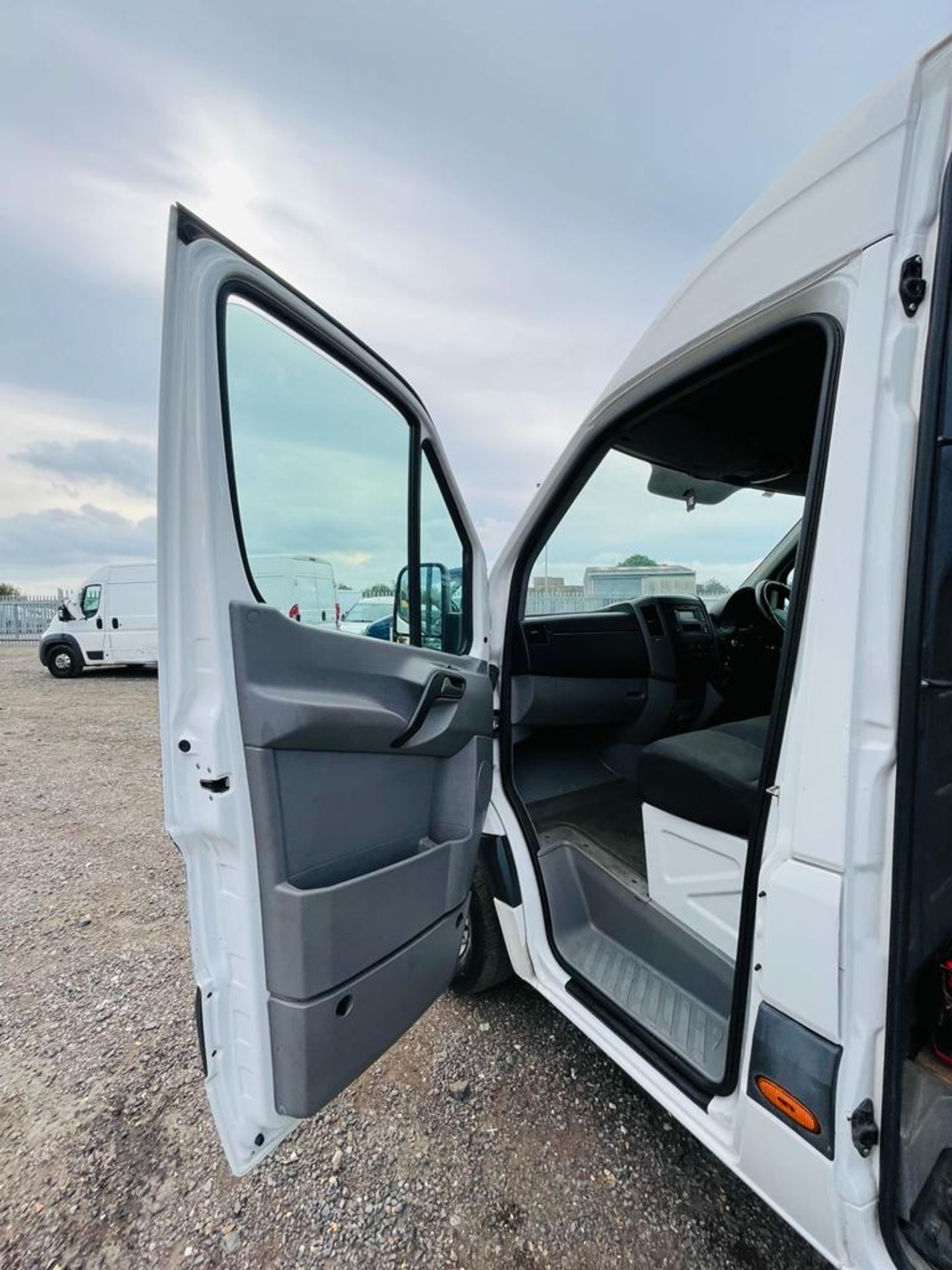 Volkswagen Crafter Startline TDI 136 L3 H3 2015 (65 Reg) - Bluetooth Handsfree - Long Wheel Base - Image 22 of 27