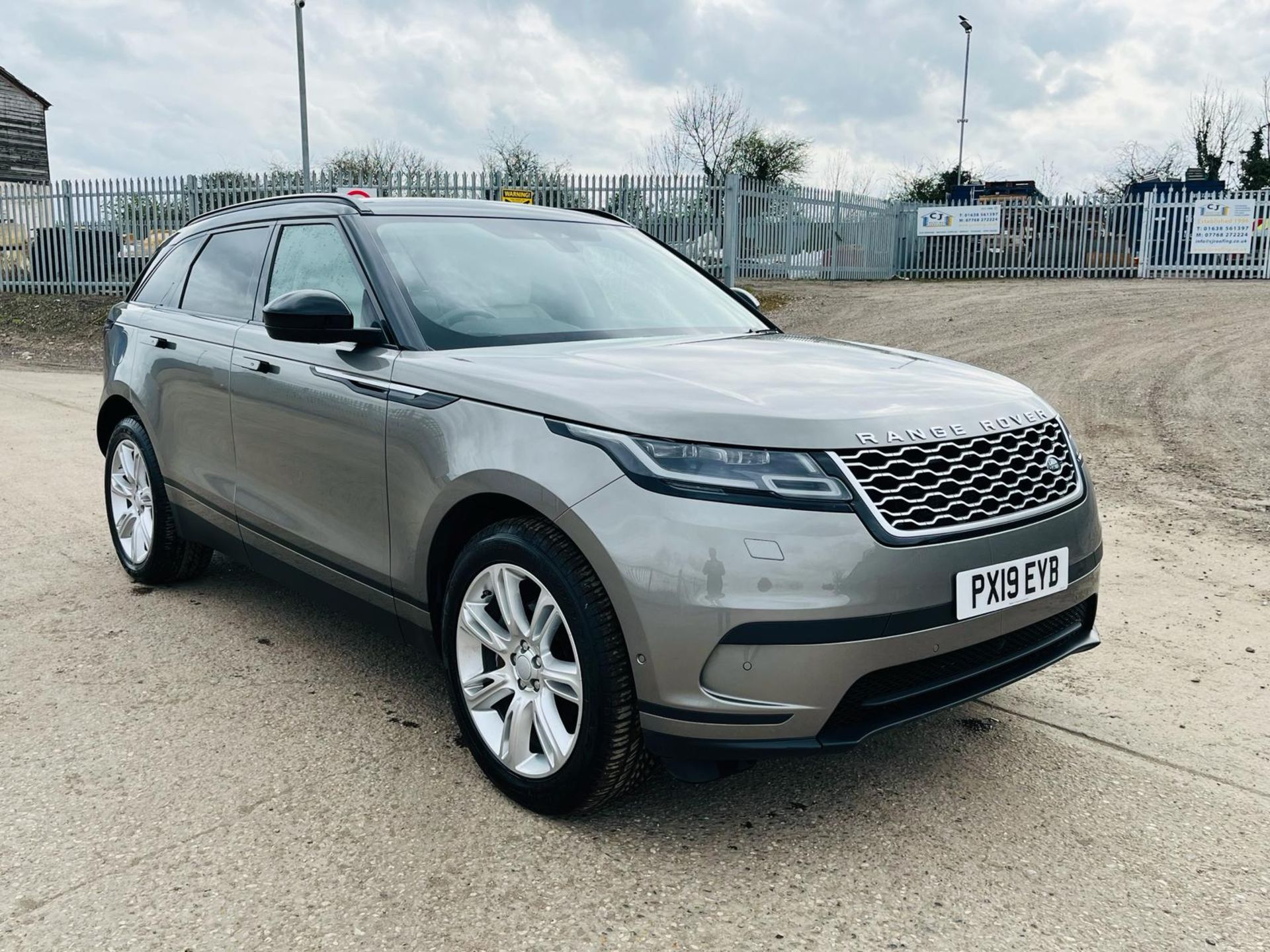 ** ON SALE ** Land Rover Range Rover Velar 2.0 P250 SE 2019'19 Reg'- Only 57539 Miles