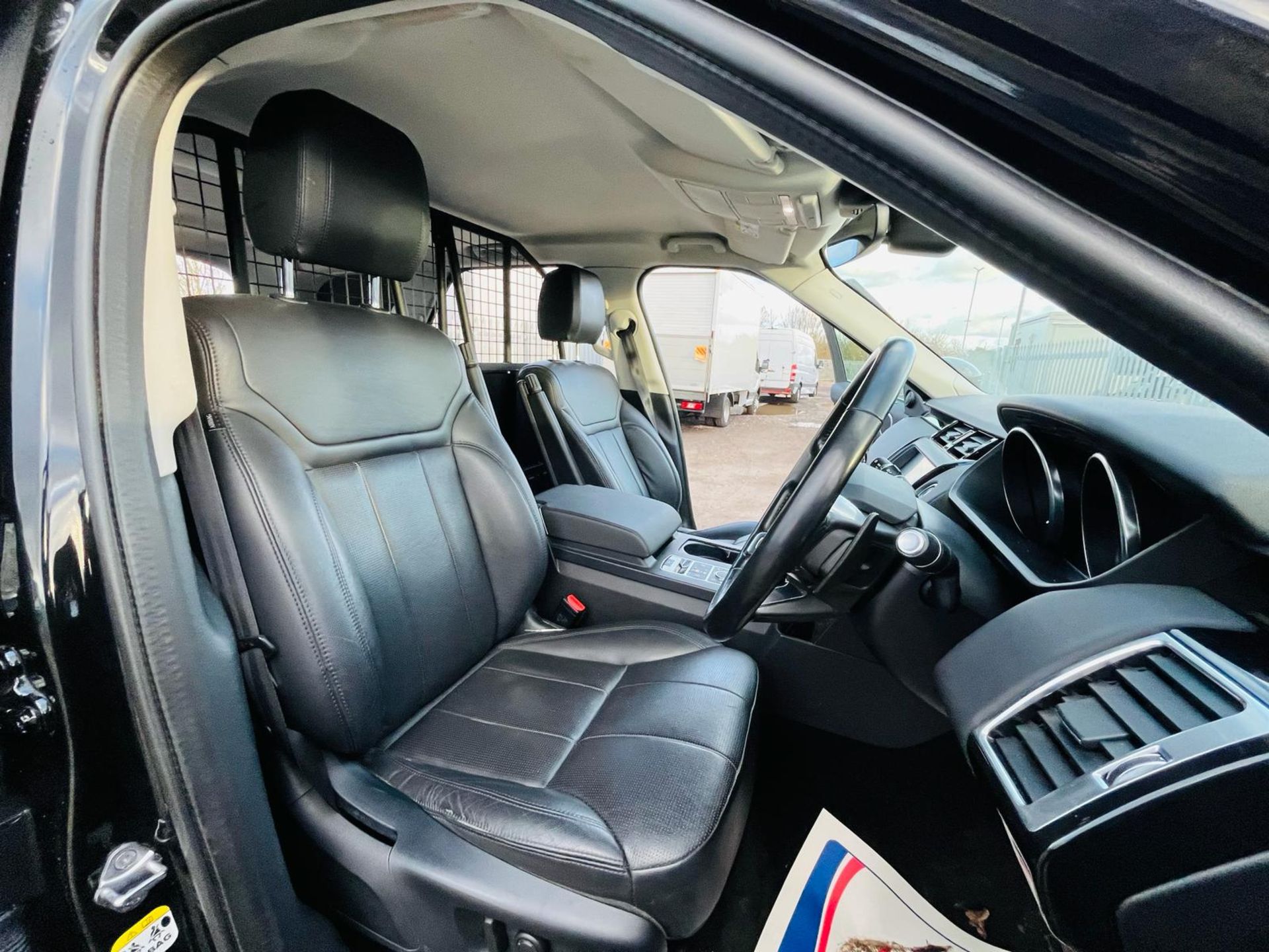 Land Rover Discovery 306 SE Van 3.0 SD6 2019 '19 Reg' - A/C-Navigation-Alloy Wheels- ULEZ Compliant - Image 13 of 31