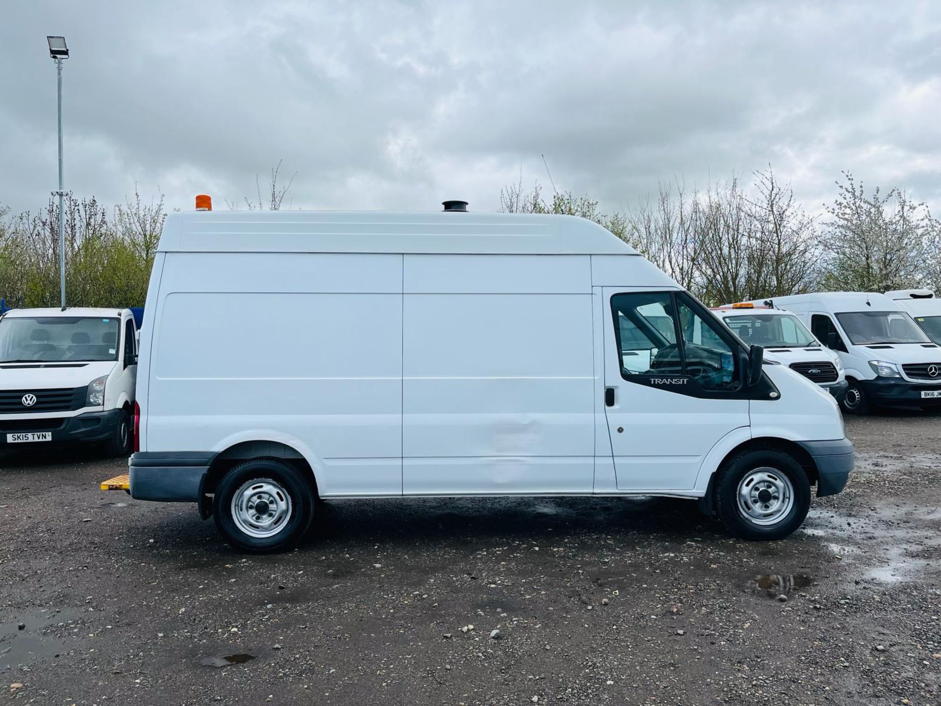 ** ON SALE ** Ford Transit 350 2.2 Tdci 125 H3L3 RWD 2013 '13 Reg'-Tow Bar -Bulkhead -Bluetooth - Image 16 of 30