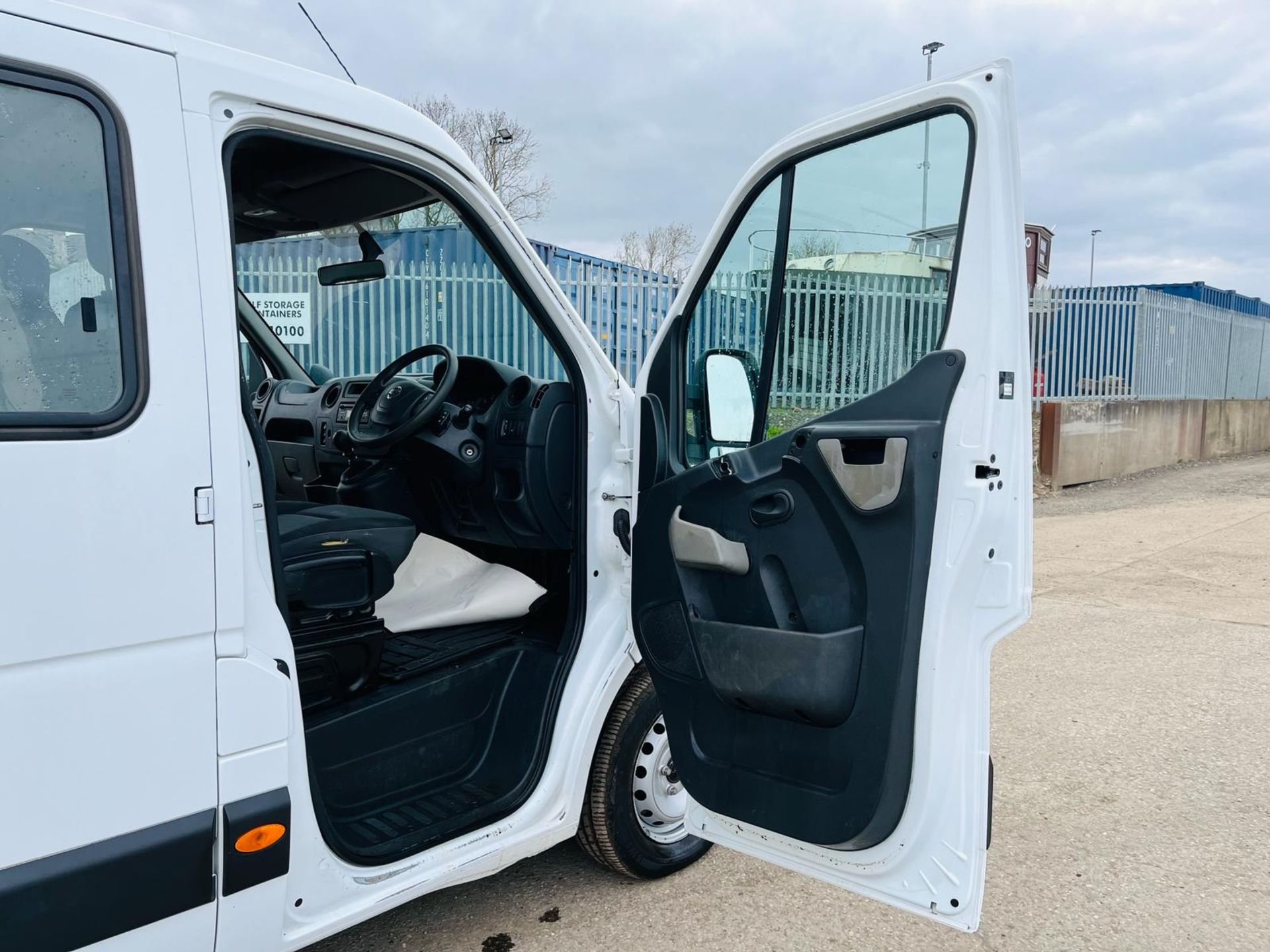 Nissan NV400 Dropside SE DCI 130 F35 2.2 L3 H1 2019 '68 Reg' - ULEZ Compliant - Dropside Body - Image 11 of 30