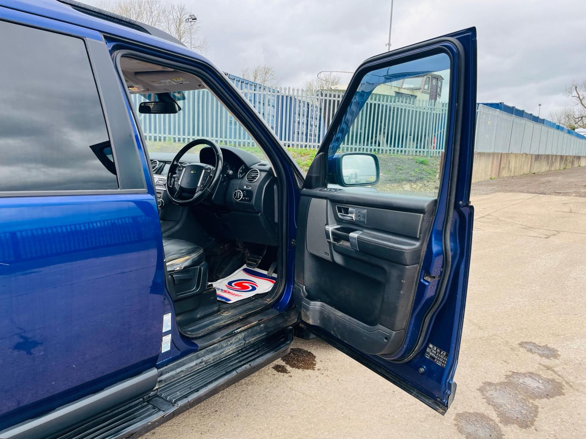 ** ON SALE ** Land Rover Discovery 4 2.7 TDV6 Commercial Van Auto -A/C-Sat Nav-Bluetooth Handsfree - Image 12 of 31