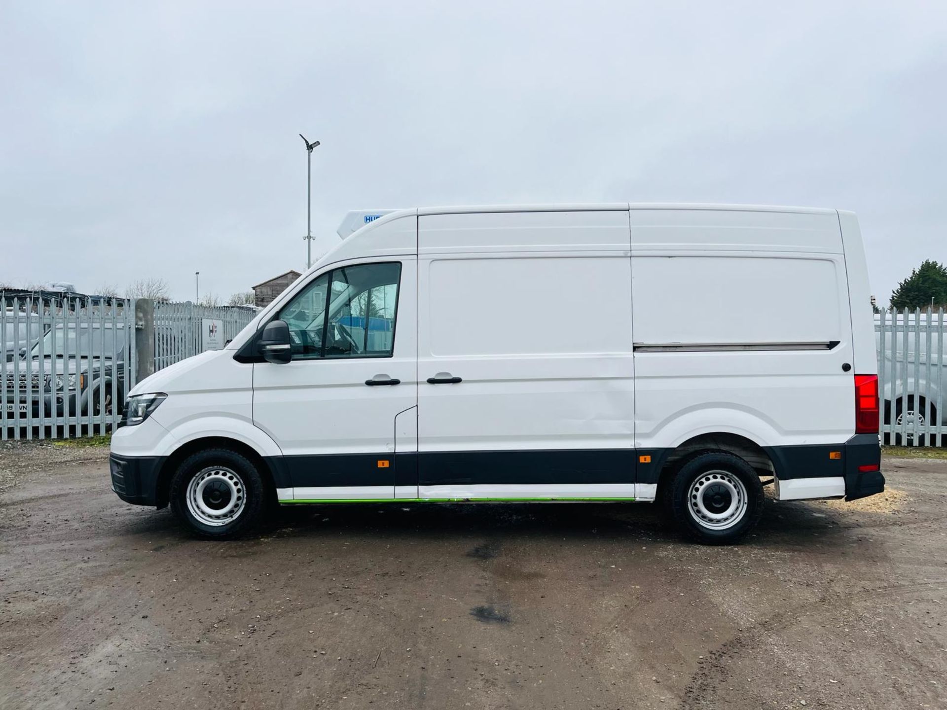 Volkswagen Crafter CR35 Startline TDI 140 2.0 BMT L2 H2 Fridge/Freezer 2017 '67 Reg'-ULEZ Compliant - Image 4 of 26