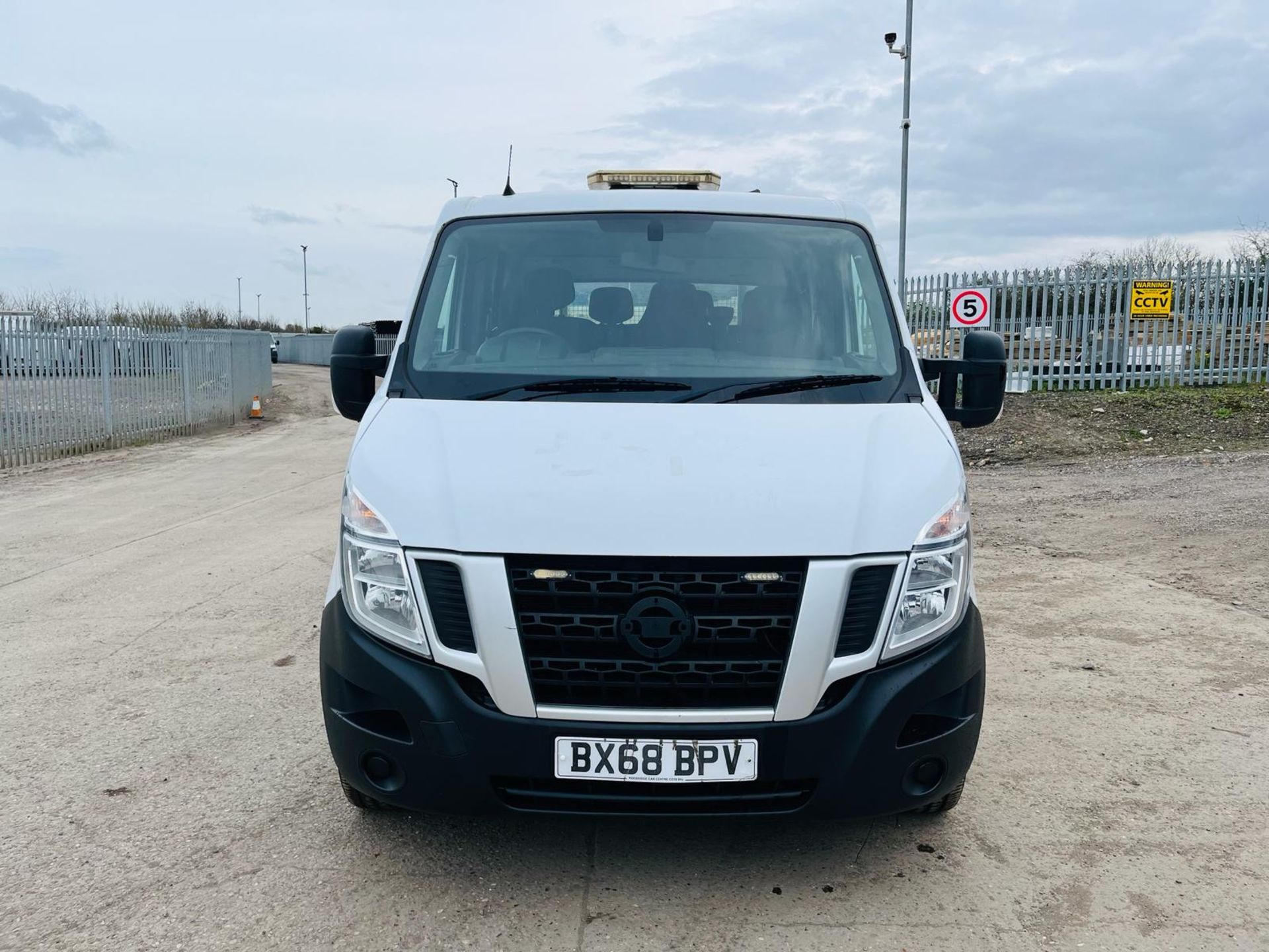 Nissan NV400 Dropside SE DCI 130 F35 2.2 L3 H1 2019 '68 Reg' - ULEZ Compliant - Dropside Body - Image 2 of 30