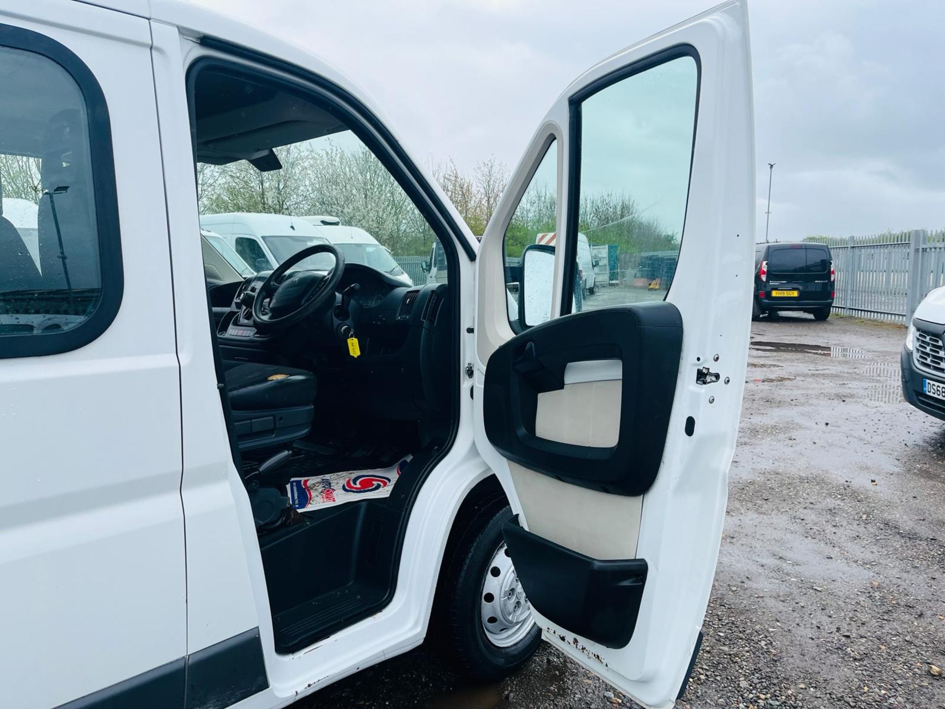 ** ON SALE ** Peugeot Boxer 335 2.2 Hdi Tipper 130 L3H1 Crewcab 2016'16 Reg'-Bluetooth Handsfree - Image 16 of 38