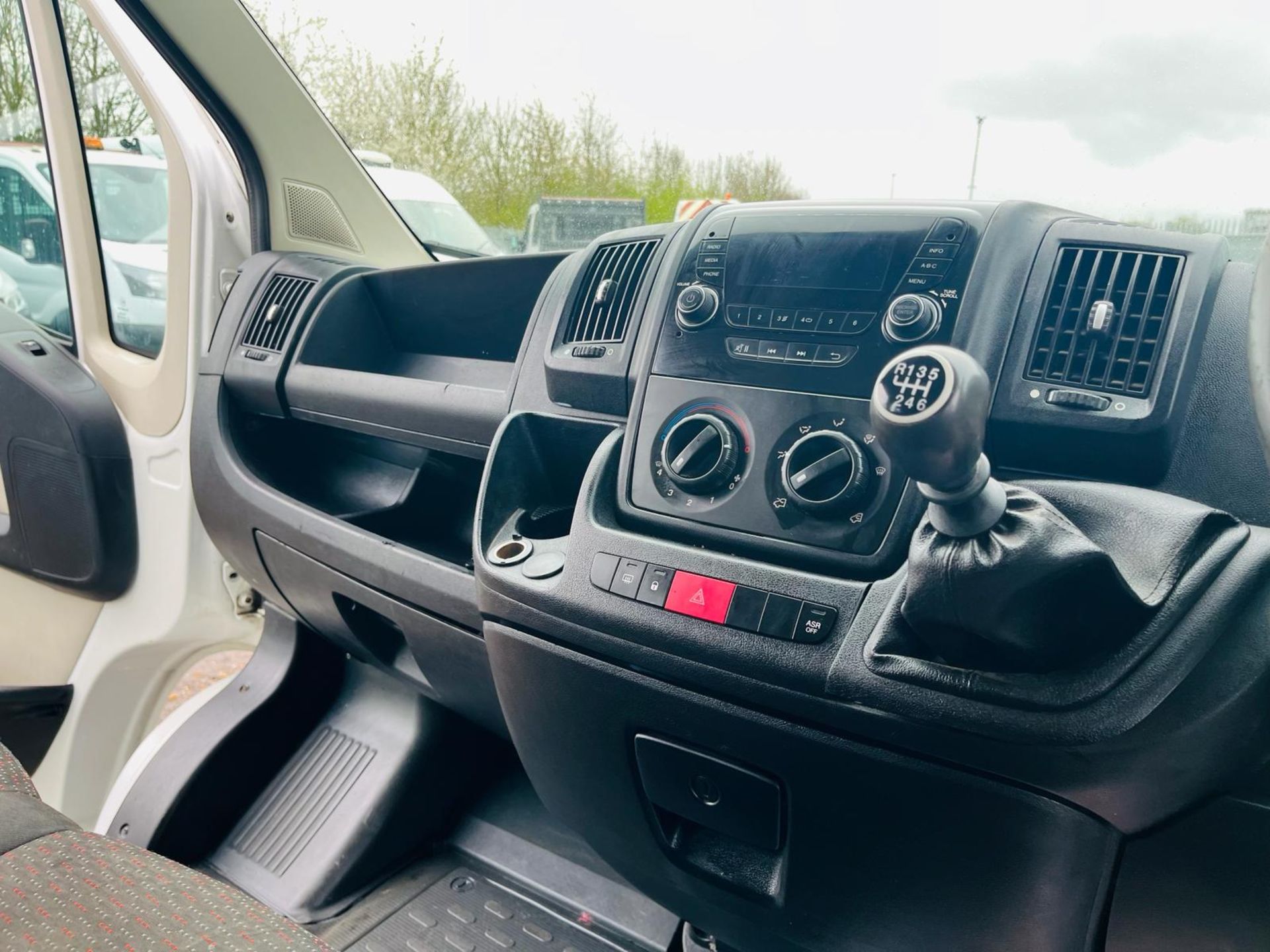 ** ON SALE ** Peugeot Boxer 335 2.2 Hdi Tipper 130 L3H1 Crewcab 2016'16 Reg'-Bluetooth Handsfree - Image 21 of 38