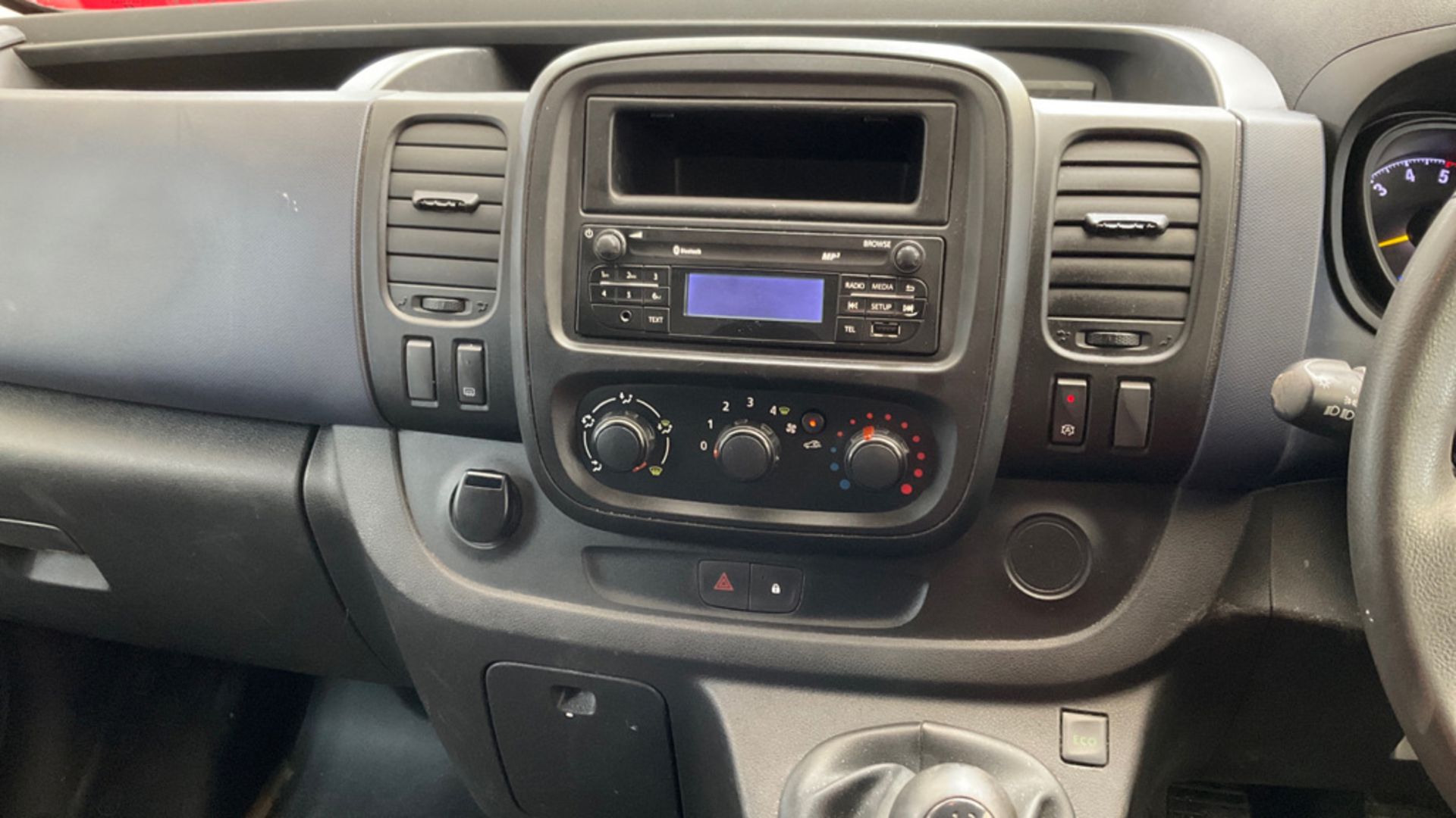 ** ON SALE ** Vauxhall Vivaro 1.6 Cdti 90 Ecoflex 2.9T H1L1 2015 '15 Reg'-Parking Sensors-Bluetooth - Image 8 of 9