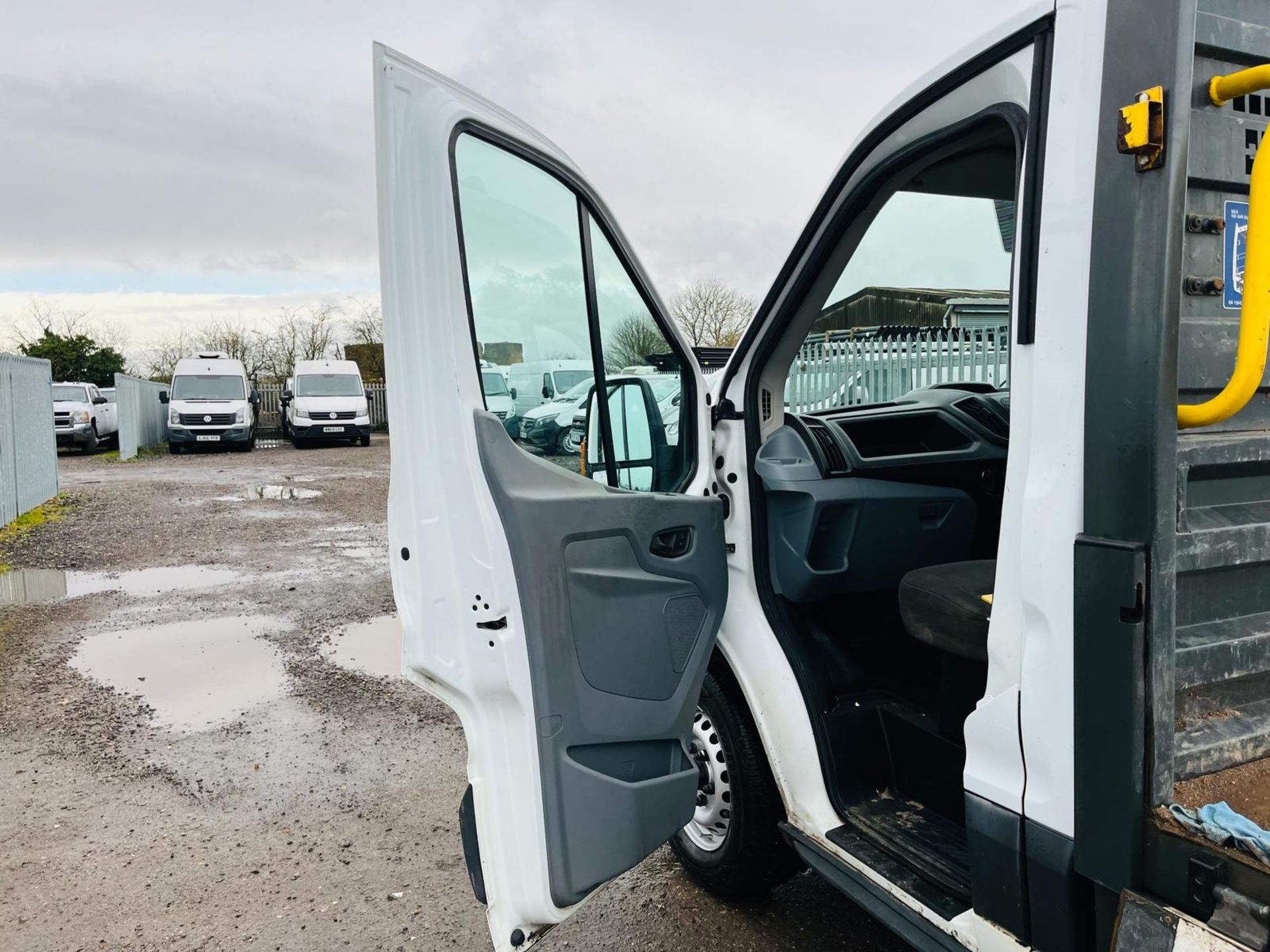 Ford Transit Dropside 350 L3 RWD TDCI 130 2.0 -2019 '19 Reg'- Tow Bar-ULEZ Compliant -1 Former Owner - Image 22 of 24