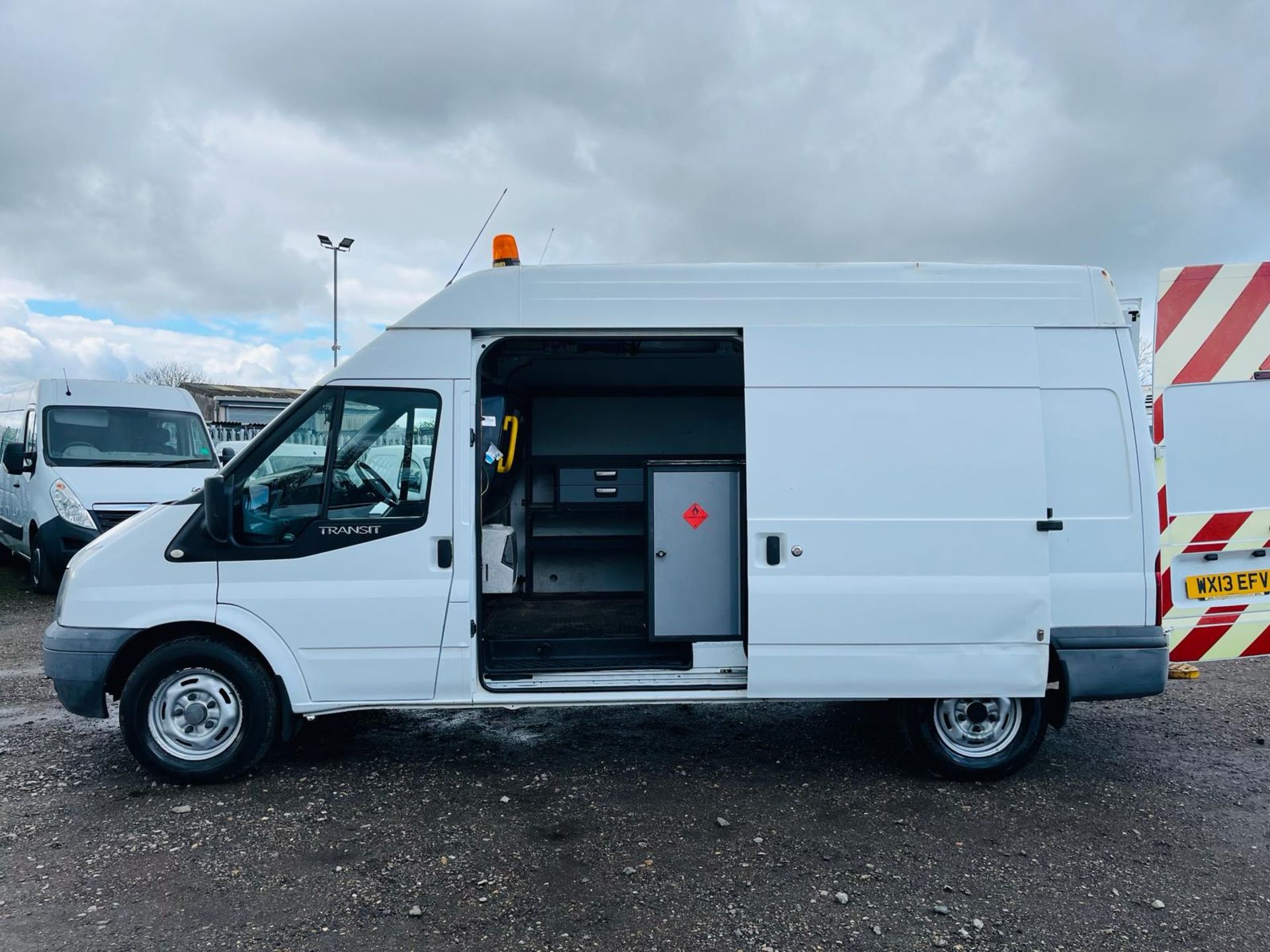 ** ON SALE ** Ford Transit 350 2.2 Tdci 125 H3L3 RWD 2013 '13 Reg'-Tow Bar -Bulkhead -Bluetooth - Image 5 of 30