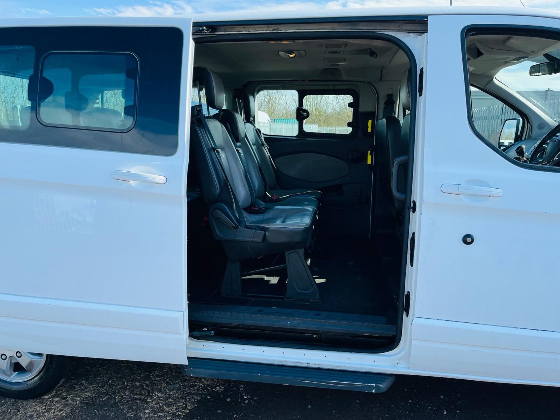 ** ON SALE ** Ford Tourneo Custom Limited Minibus TDCI 125 300 2.2 2015 '15 Reg' -A/C-Alloy Wheels - Image 14 of 33