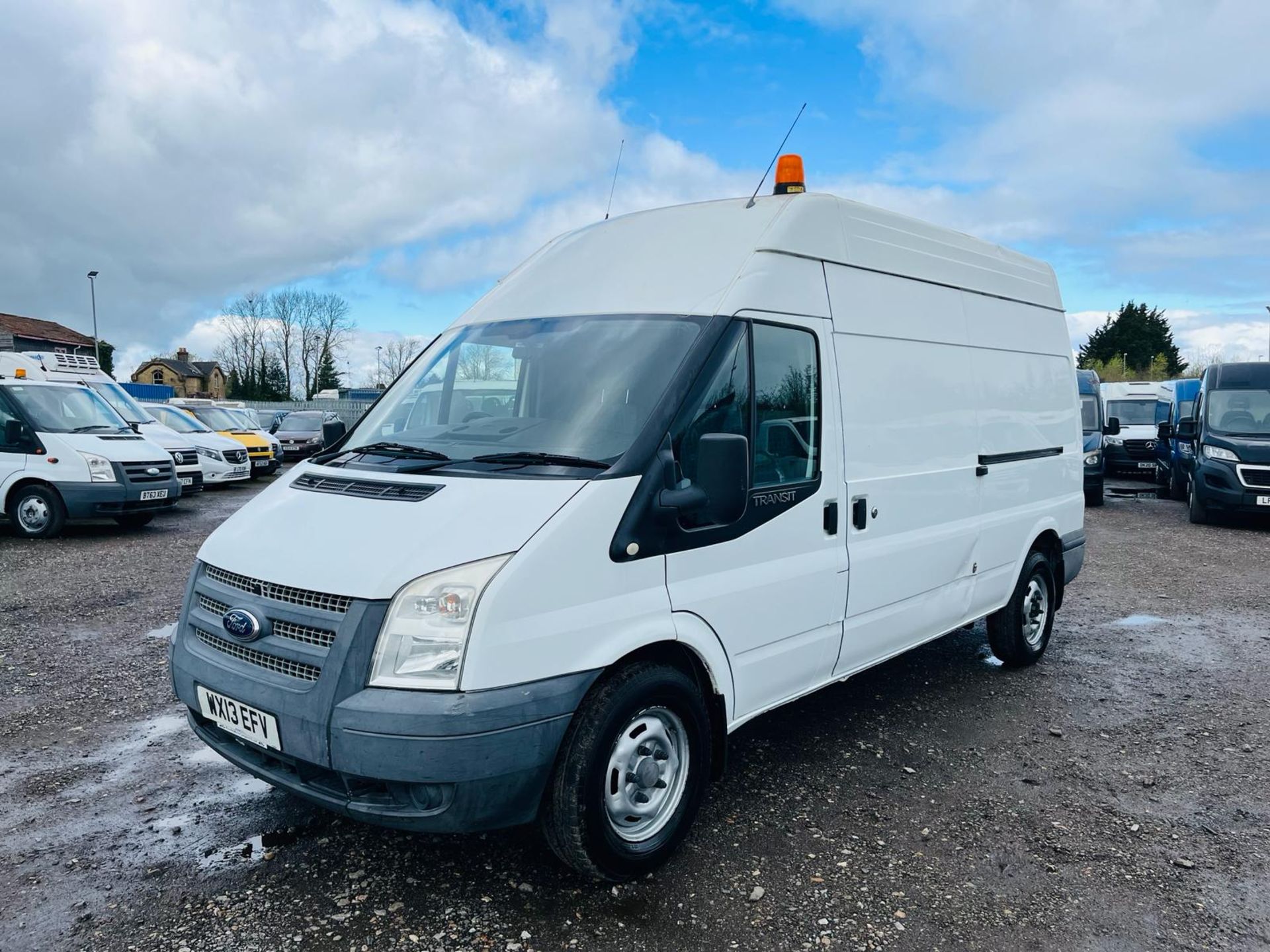 ** ON SALE ** Ford Transit 350 2.2 Tdci 125 H3L3 RWD 2013 '13 Reg'-Tow Bar -Bulkhead -Bluetooth - Image 3 of 30