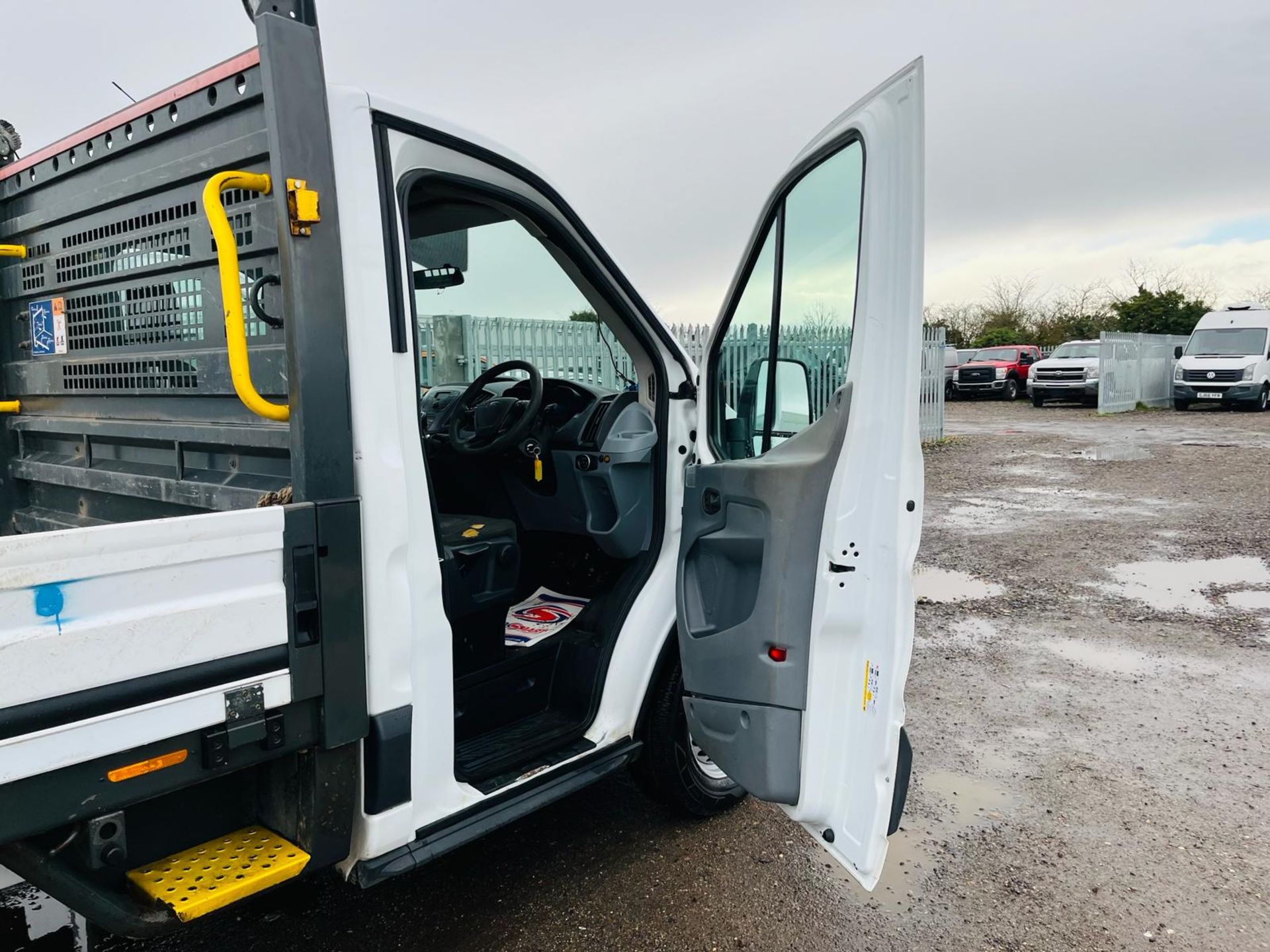 Ford Transit Dropside 350 L3 RWD TDCI 130 2.0 -2019 '19 Reg'- Tow Bar-ULEZ Compliant -1 Former Owner - Image 11 of 24