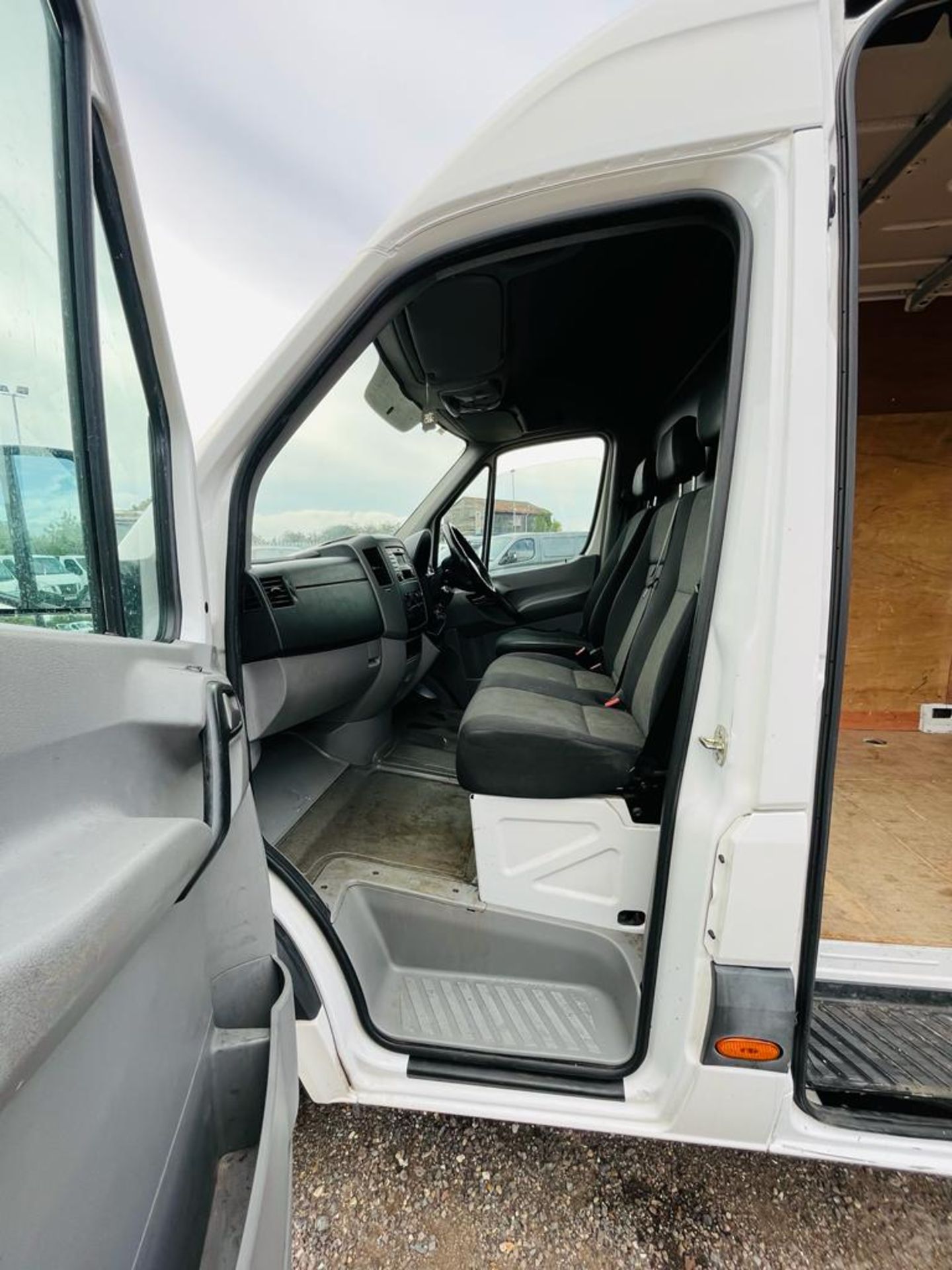 Volkswagen Crafter Startline TDI 136 L3 H3 2015 (65 Reg) - Bluetooth Handsfree - Long Wheel Base - Image 23 of 27