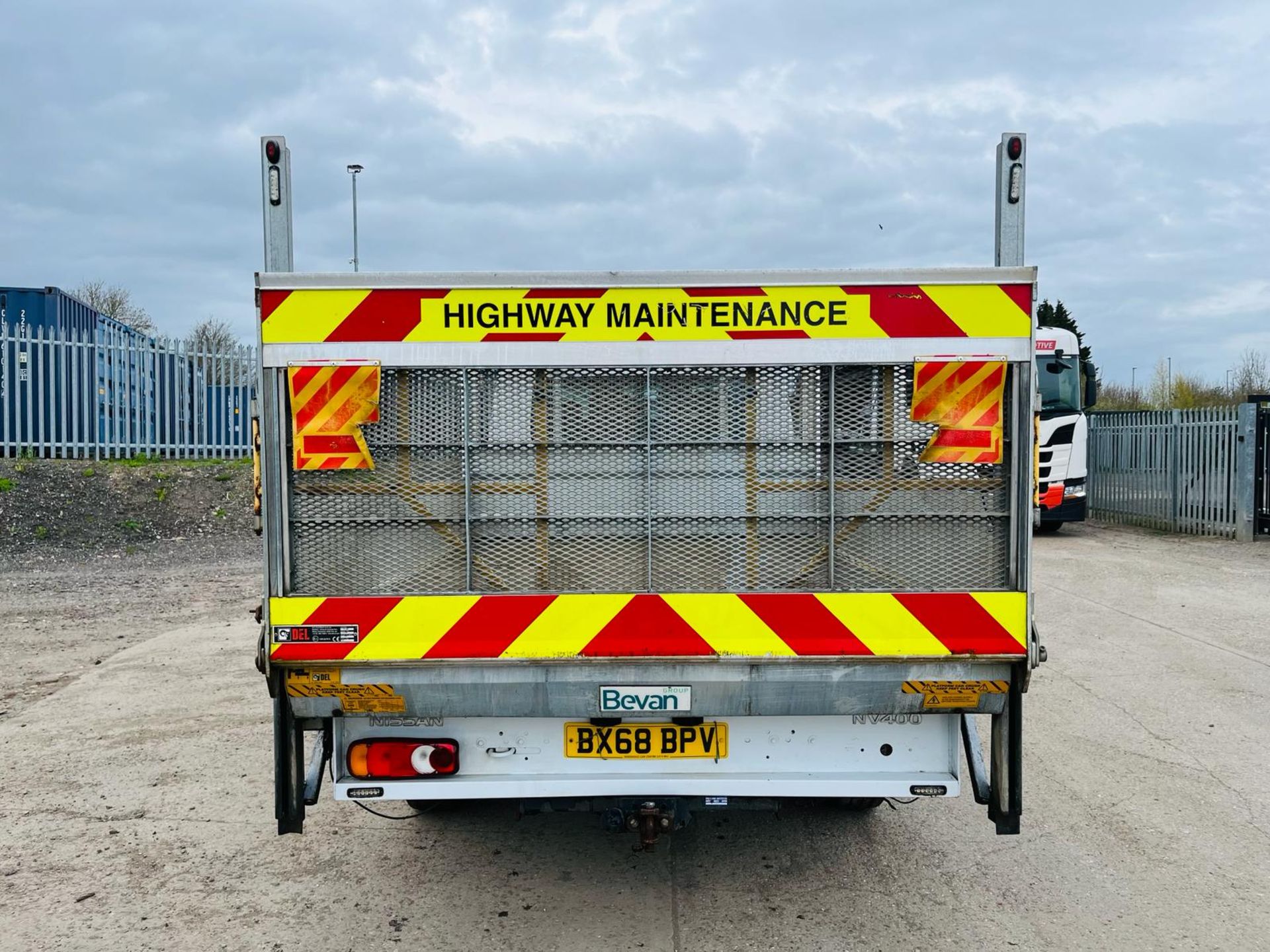 Nissan NV400 Dropside SE DCI 130 F35 2.2 L3 H1 2019 '68 Reg' - ULEZ Compliant - Dropside Body - Image 6 of 30