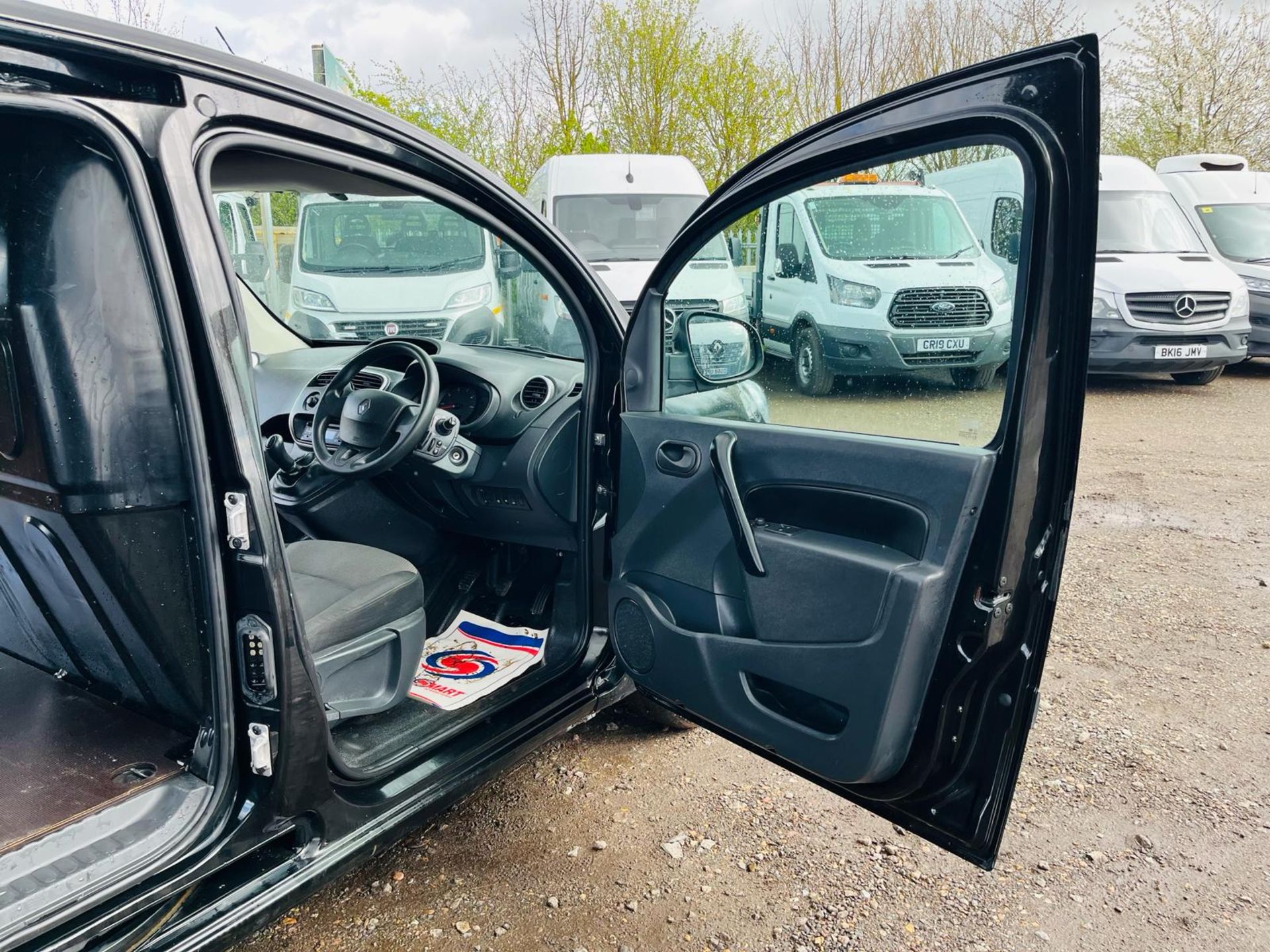 ** ON SALE ** Renault Kangoo Maxi LL21 1.5 DCI Energy 90 Business+ 2019'19 Reg' -A/C -ULEZ Compliant - Image 17 of 30