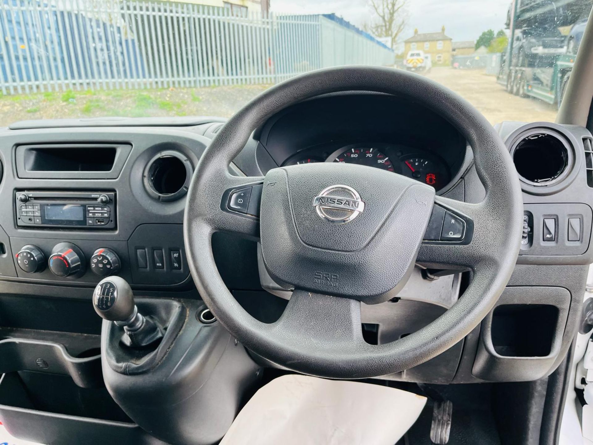 Nissan NV400 Dropside SE DCI 130 F35 2.2 L3 H1 2019 '68 Reg' - ULEZ Compliant - Dropside Body - Image 15 of 30