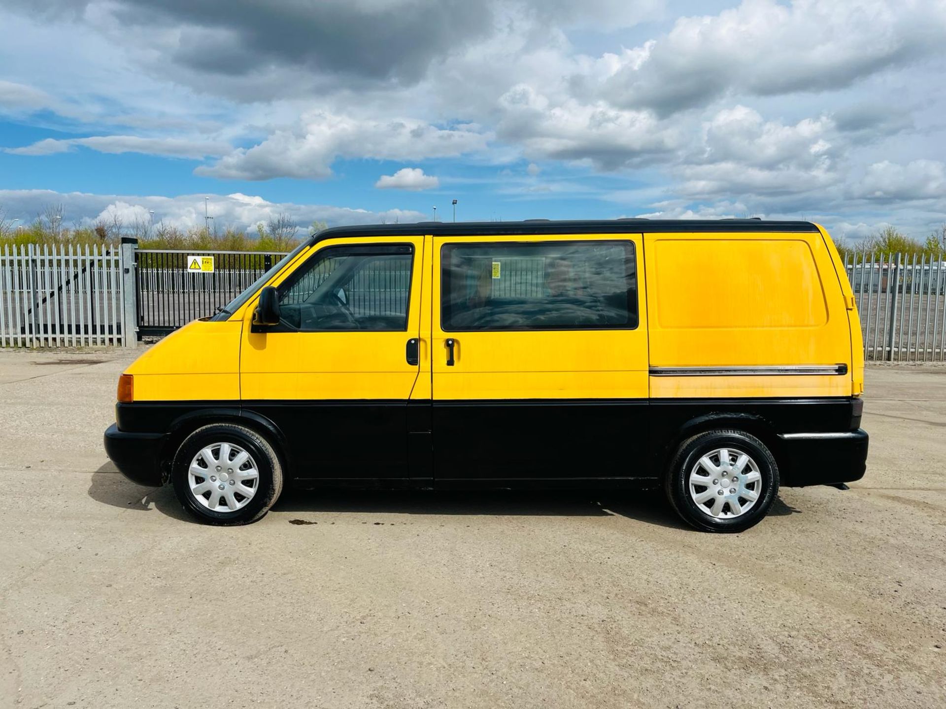 Volkswagen Transporter 2.5 1200 TDI SWB Coachbuilt Bespoke 2002 (52 Reg)- CAMPER - No Vat - Image 4 of 27