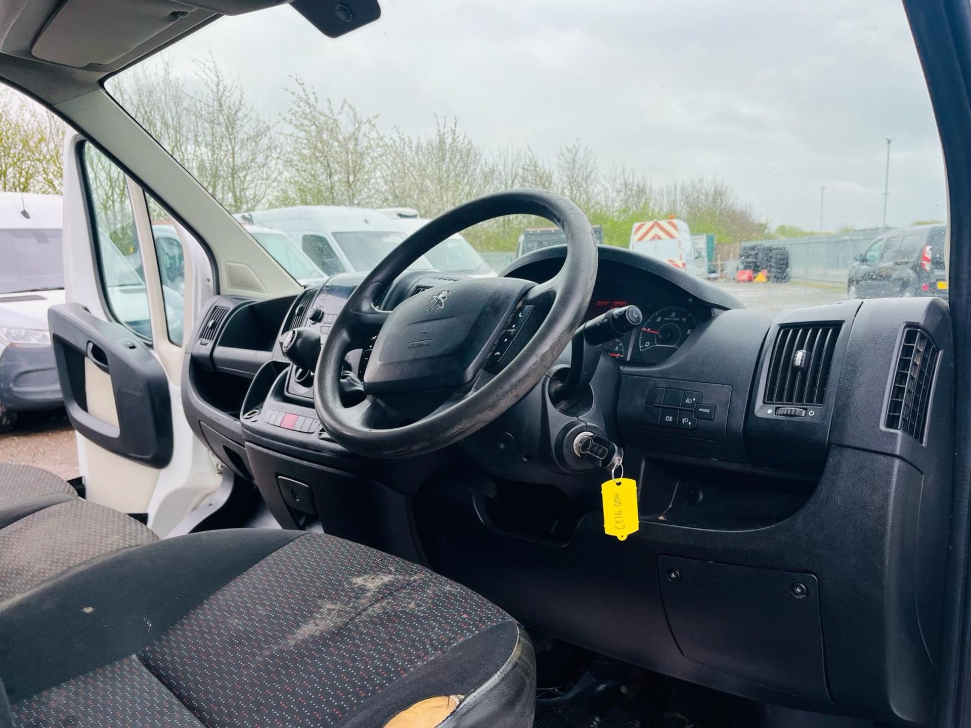 ** ON SALE ** Peugeot Boxer 335 2.2 Hdi Tipper 130 L3H1 Crewcab 2016'16 Reg'-Bluetooth Handsfree - Image 19 of 38