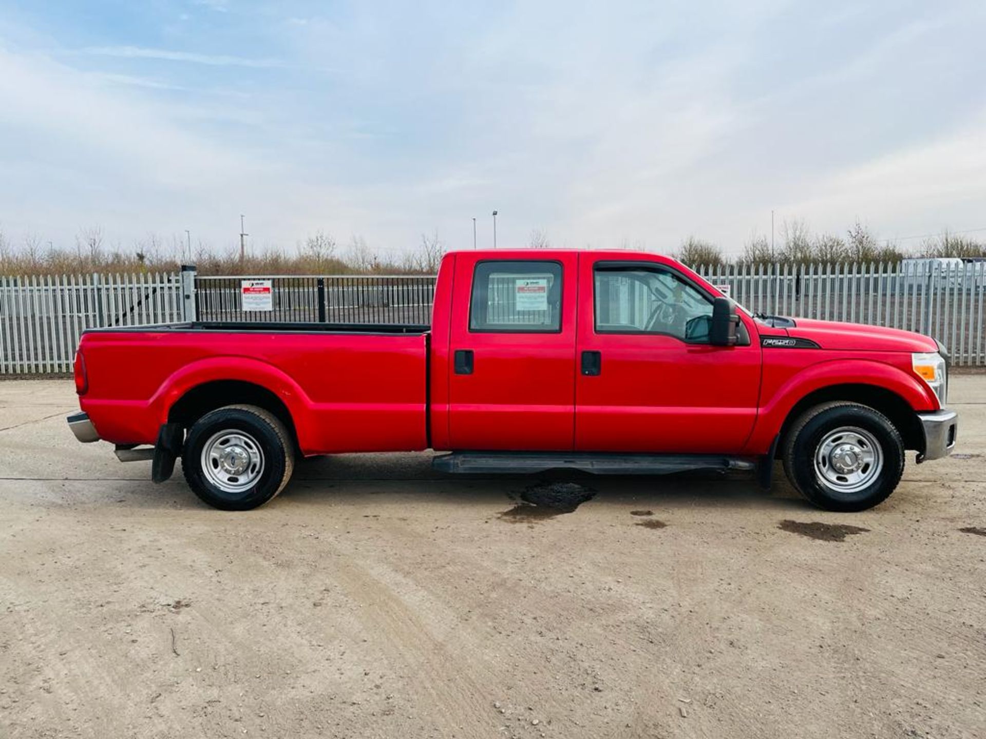 ** ON SALE ** Ford F250 Super Duty XL 6.2L V8 SRW CrewCab '2012 Year' - A/C - Fresh Import - ULEZ - Image 8 of 26