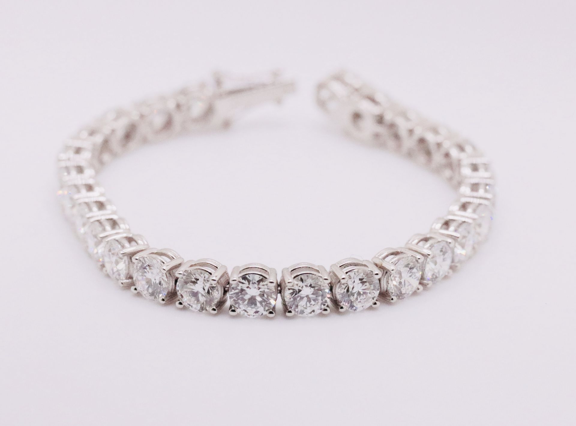 Round Brilliant Cut 21 Carat Diamond Tennis Bracelet D Colour VVS Clarity - 18Kt White Gold - IGI