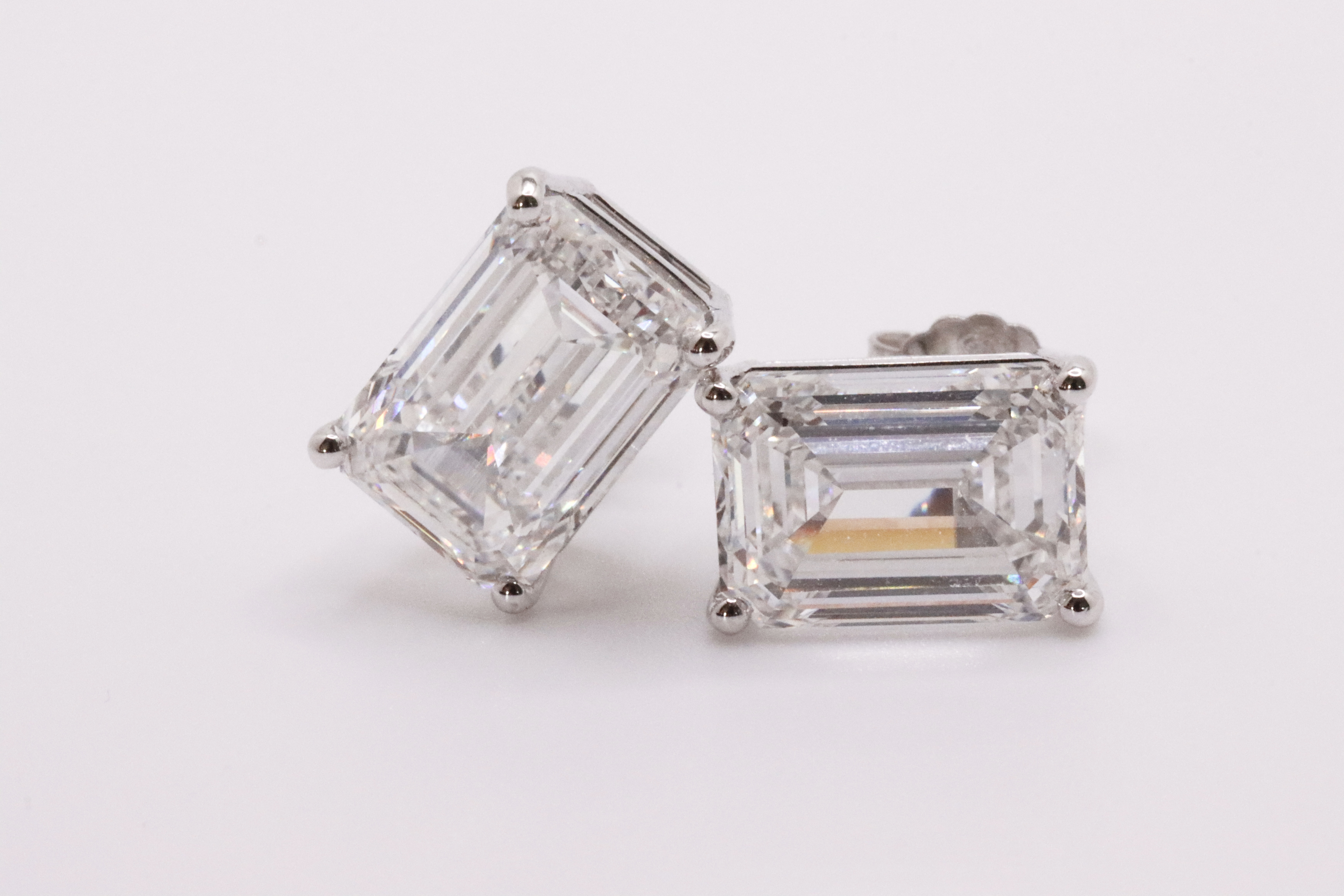 Emerald Cut Cut 10.00 Carat Diamond 18kt White Gold Earrings- D Colour VVS Clarity IGI - Image 6 of 7