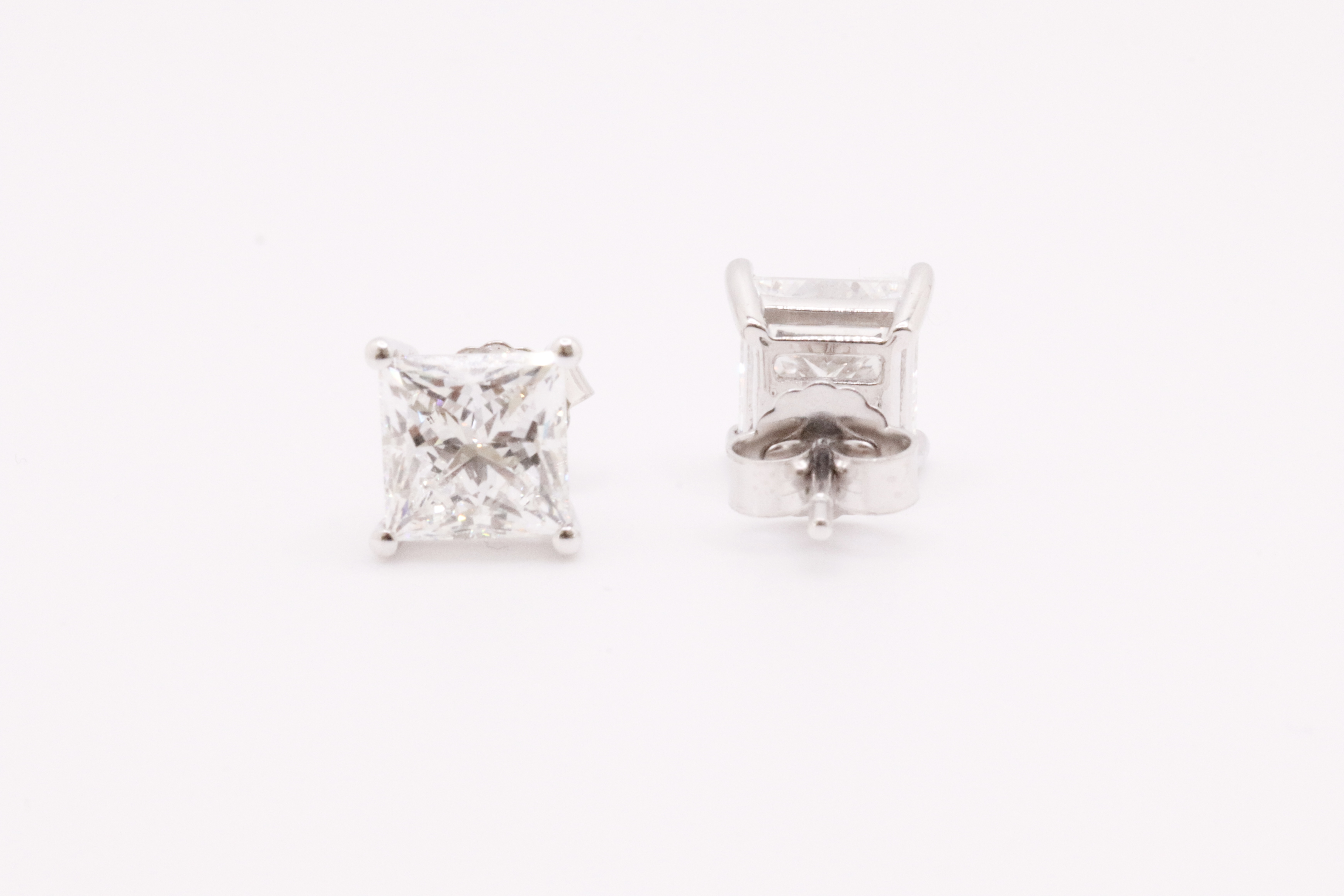 ** ON SALE ** Princess Cut 5.00 Carat Diamond Earrings Set in 18kt White Gold - F Colour SI Clarity - Image 3 of 5