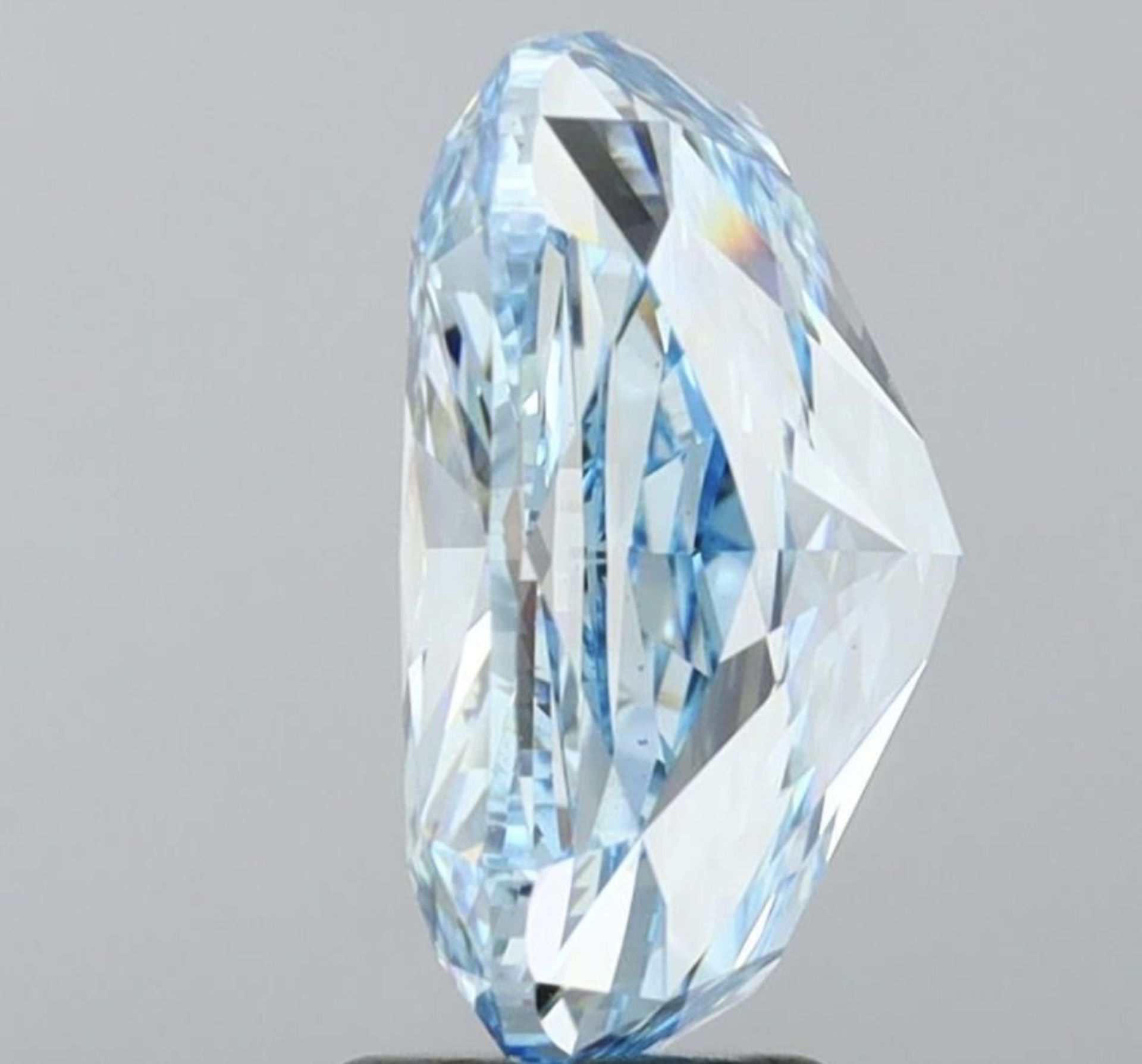 Cushion Brilliant Diamond 5.42 Carat Fancy Blue Colour VS2 Clarity EX EX - IGI - Image 3 of 7