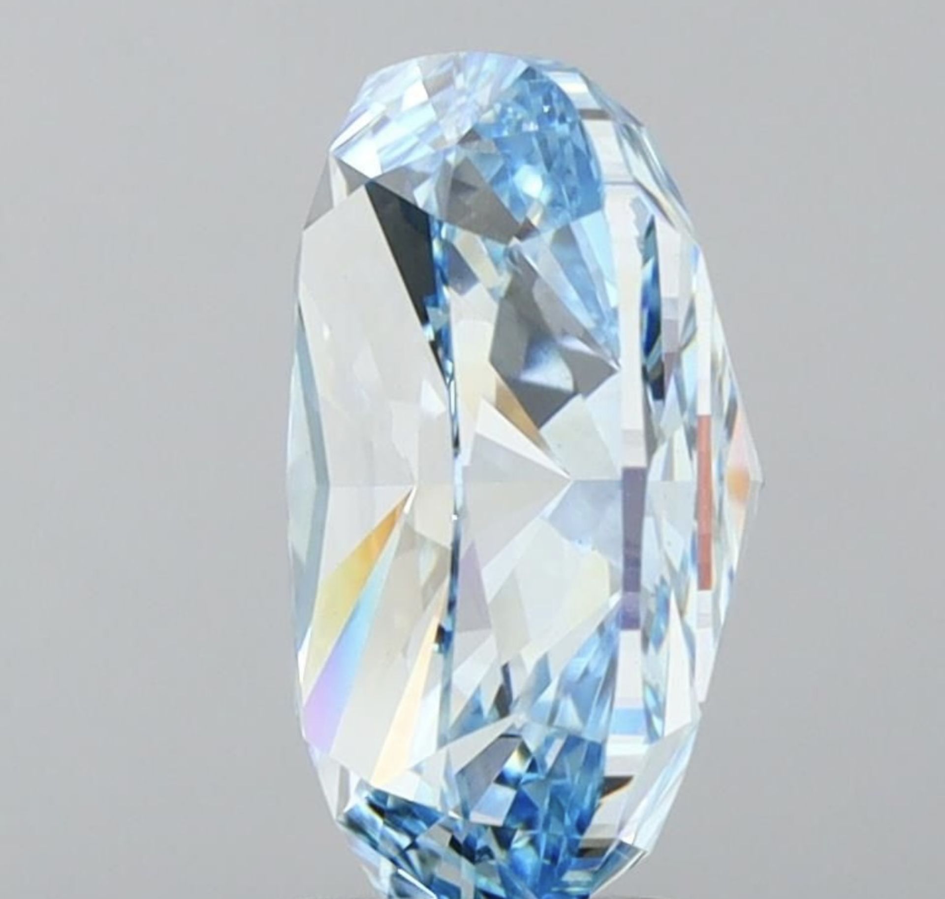 Cushion Brilliant Diamond 5.42 Carat Fancy Blue Colour VS2 Clarity EX EX - IGI - Bild 2 aus 7