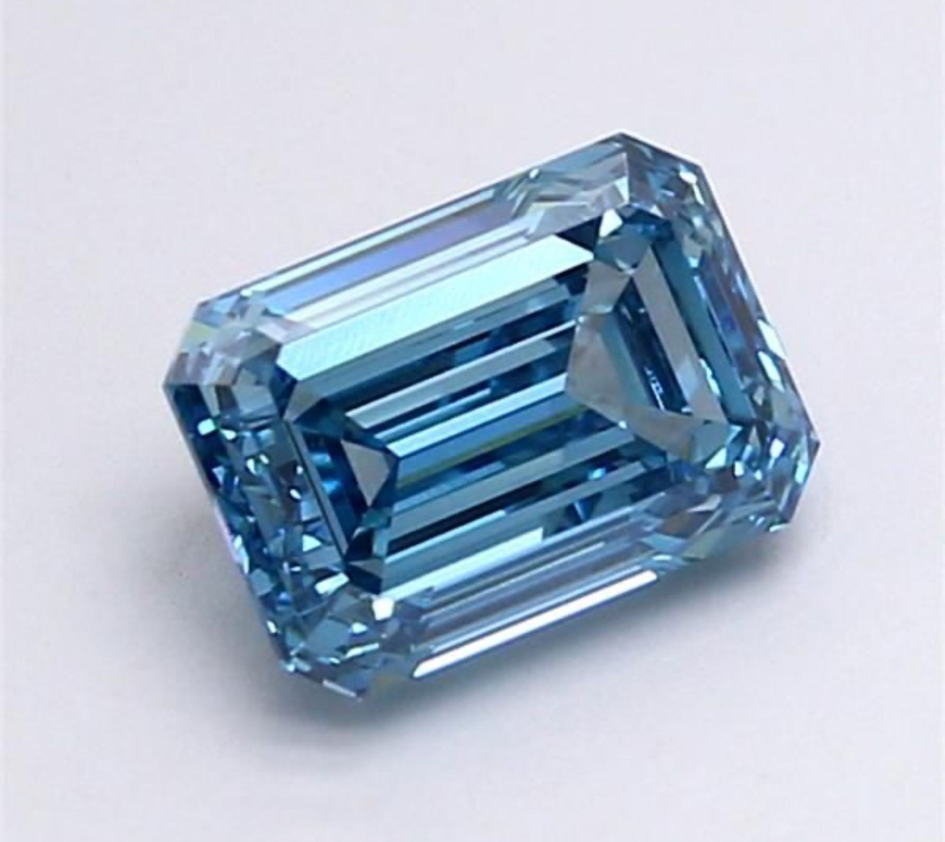 Emerald Cut Diamond Fancy Blue Colour VS1 Clarity 4.05 Carat EX EX - IGI - Image 6 of 9