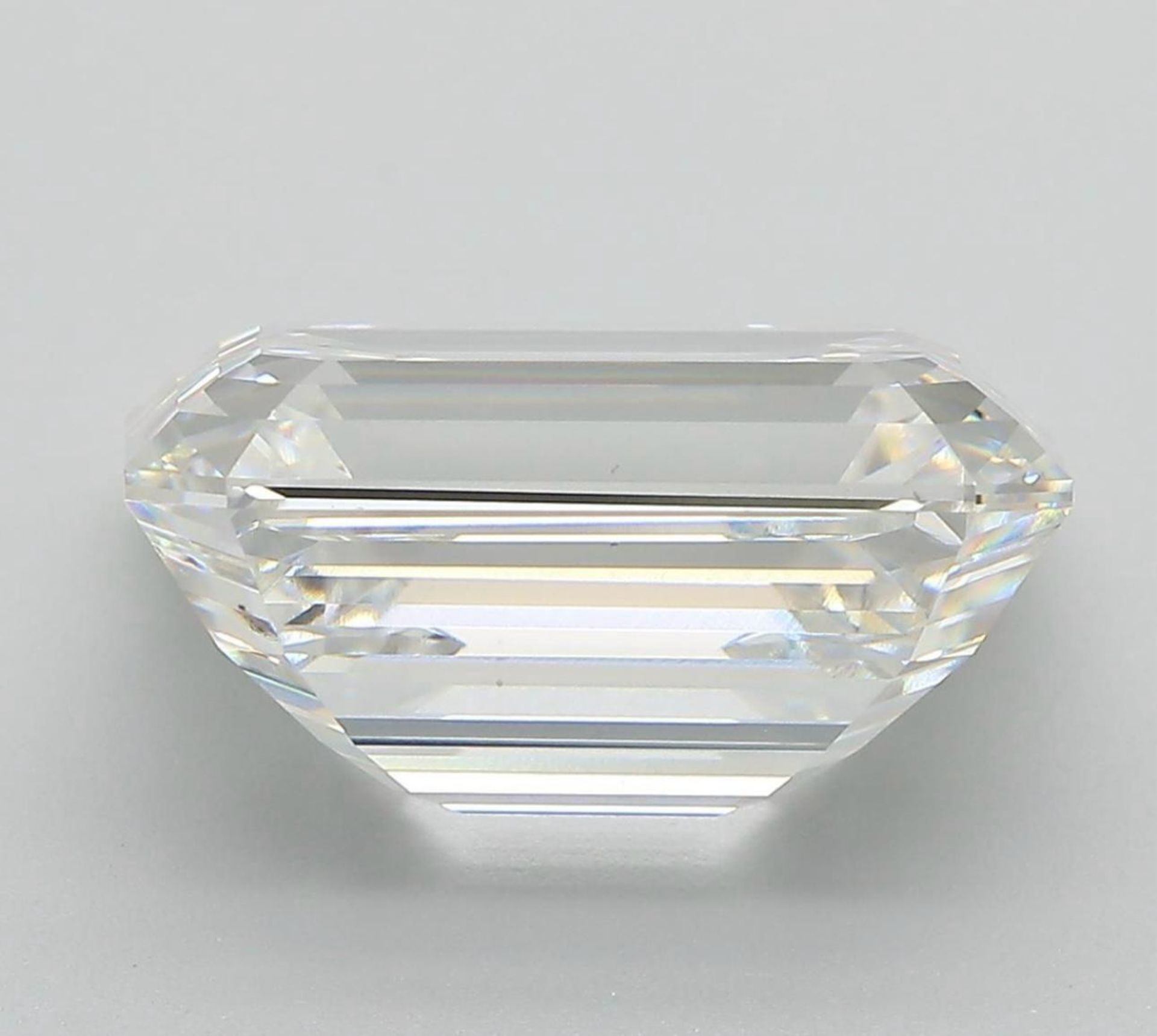 Emerald Cut Diamond F Colour VS2 Clarity 10.01 Carat EX EX - IGI - Image 5 of 10
