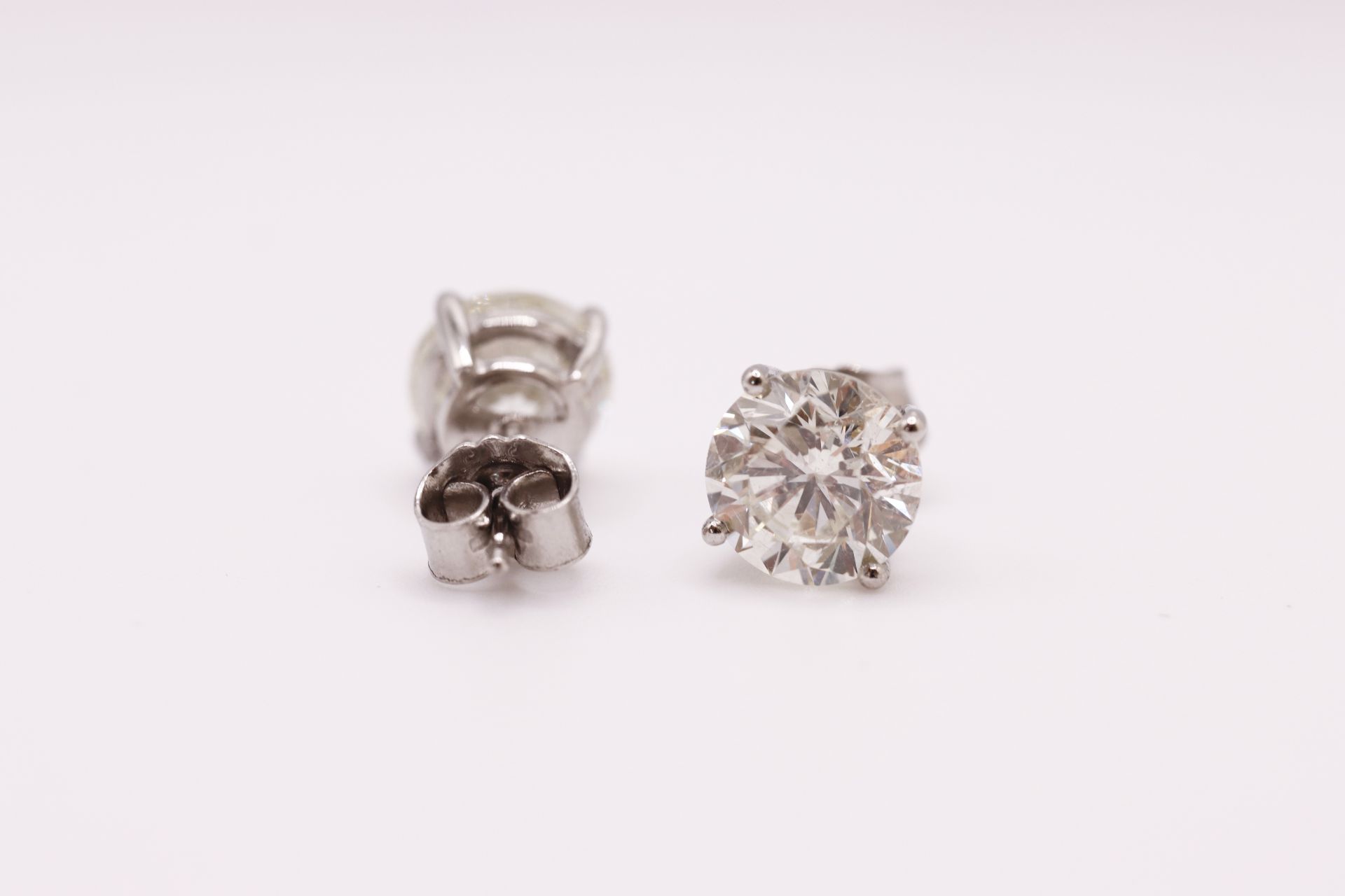 Round Brilliant Cut 3.00 Carat Natural Diamond Earrings 18kt White Gold - F Colour SI Clarity- IGI - Bild 2 aus 4