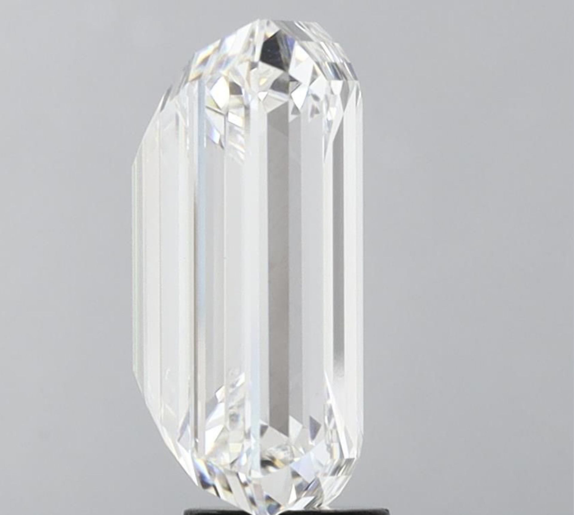 Emerald Cut Diamond E Colour VS1 Clarity 10.03 Carat EX EX - IGI - Image 4 of 6