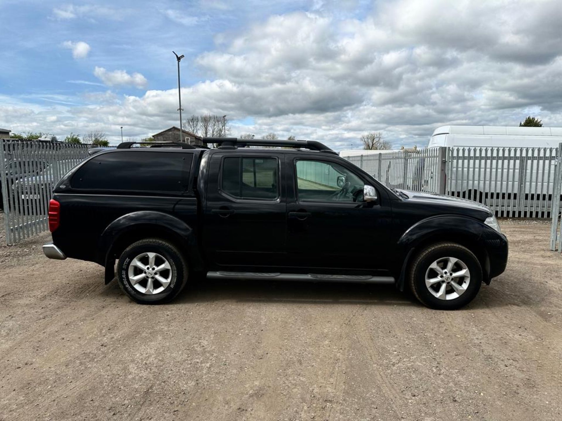 ** ON SALE ** Nissan Navara Tekna DCI 190 4WD 2.5 2015 '15 Reg' - A/C - Alloy Wheels - Tow Bar - Image 12 of 36