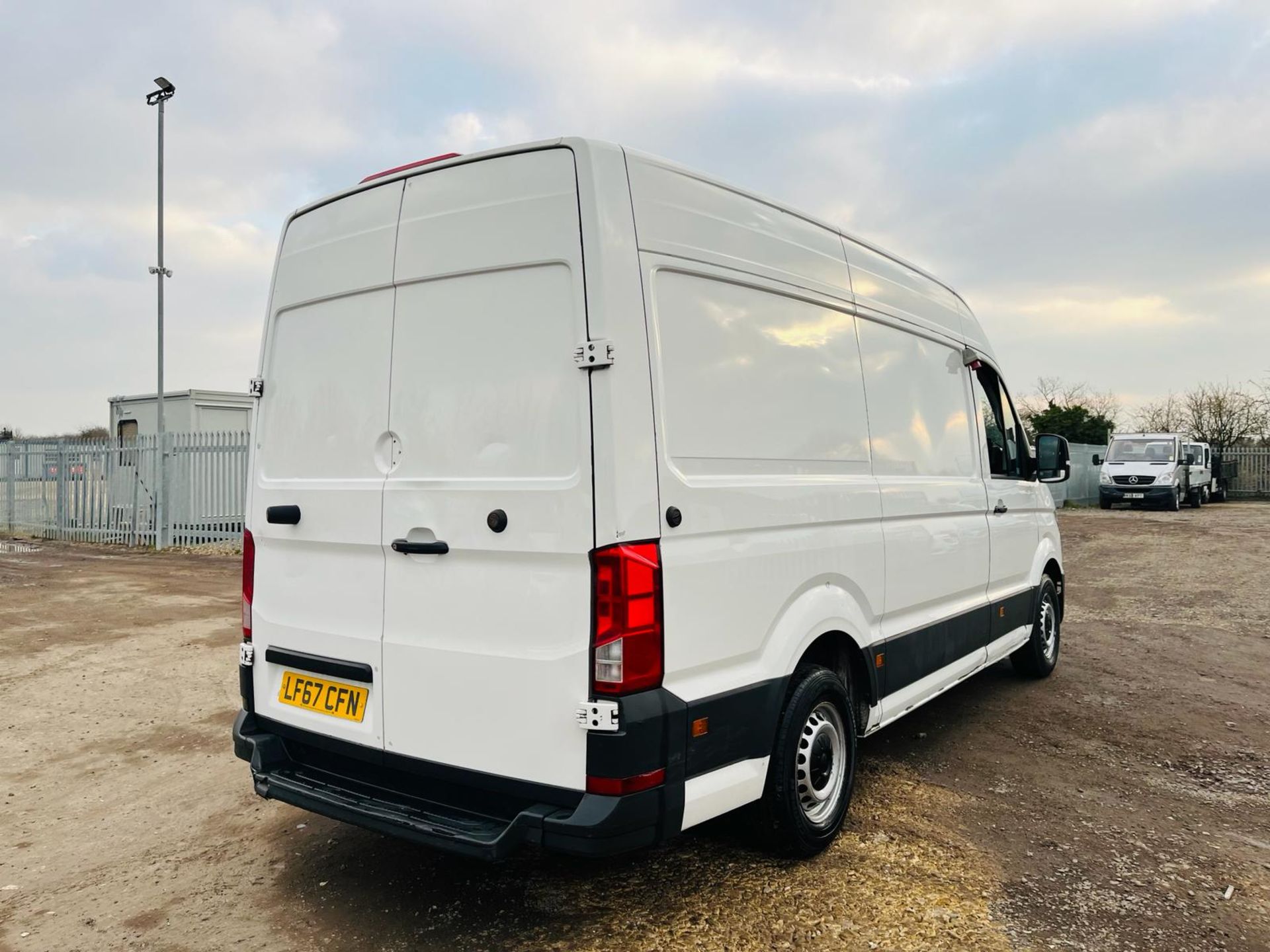 ** ON SALE ** Volkswagen Crafter Cr35 Startline 140 2.0 Tdi L2H3 Fridge/Freezer 2017 '67 Reg' - Image 12 of 28