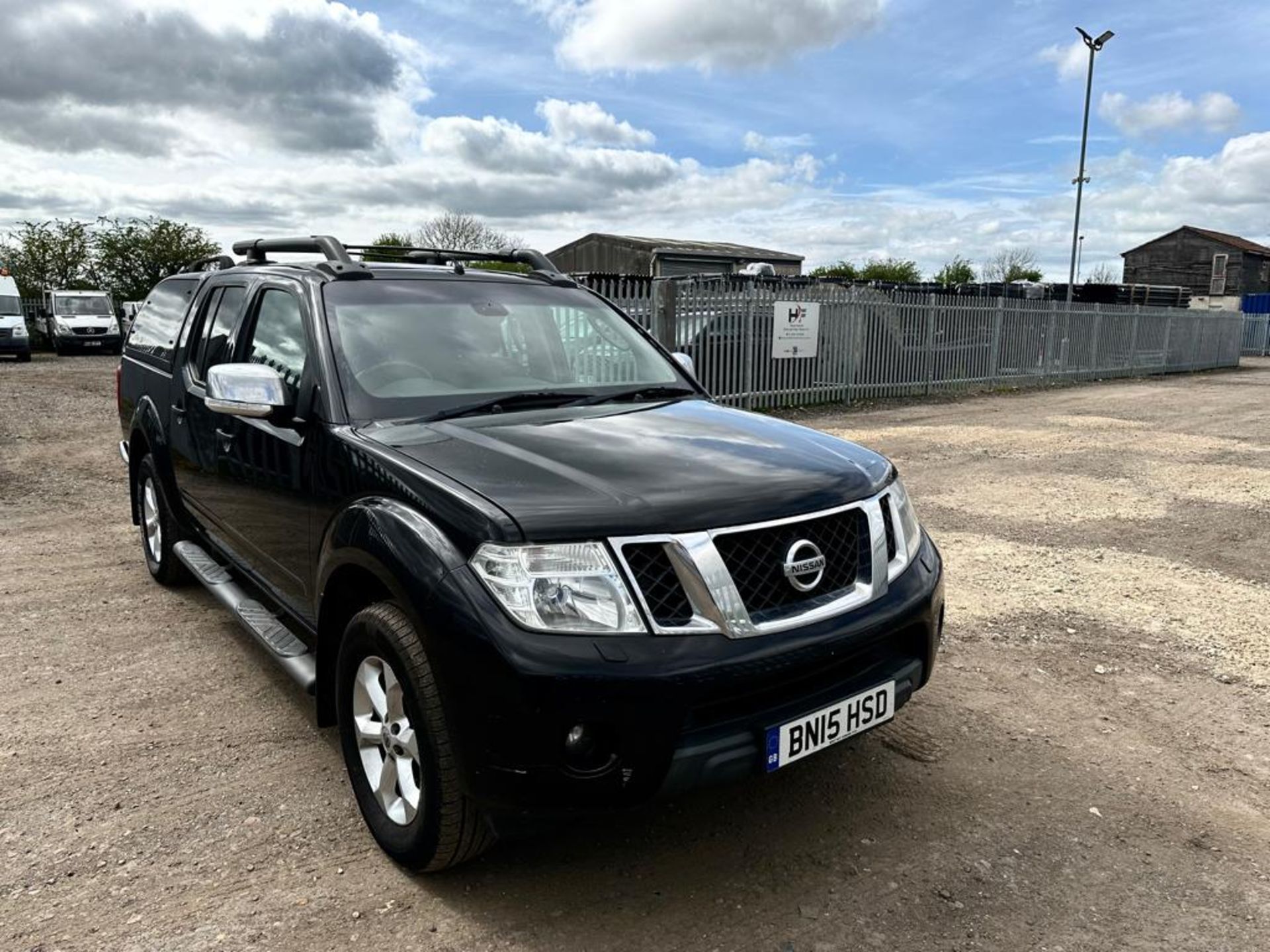 ** ON SALE ** Nissan Navara Tekna DCI 190 4WD 2.5 2015 '15 Reg' - A/C - Alloy Wheels - Tow Bar - Image 2 of 36