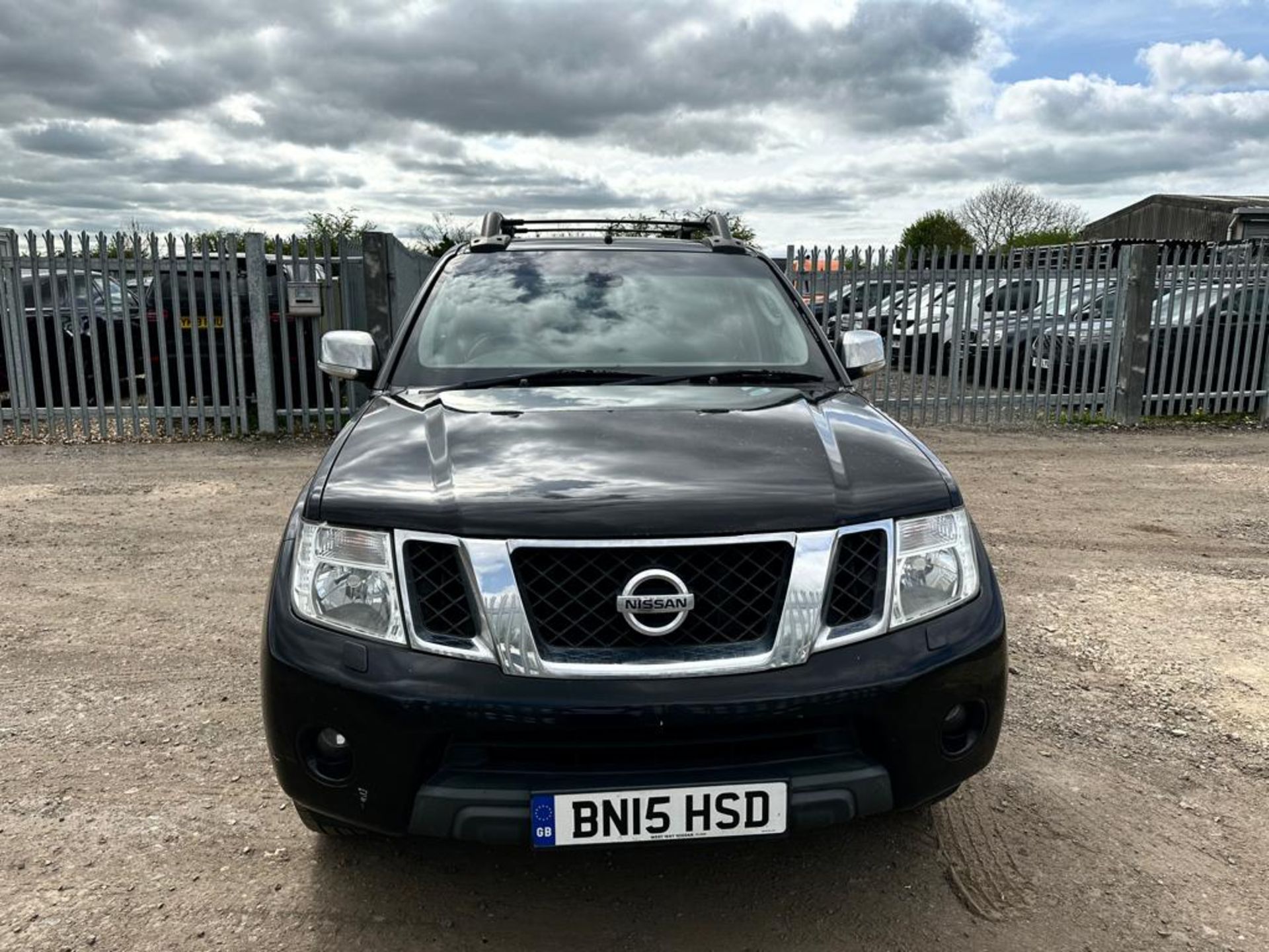 ** ON SALE ** Nissan Navara Tekna DCI 190 4WD 2.5 2015 '15 Reg' - A/C - Alloy Wheels - Tow Bar - Image 3 of 36