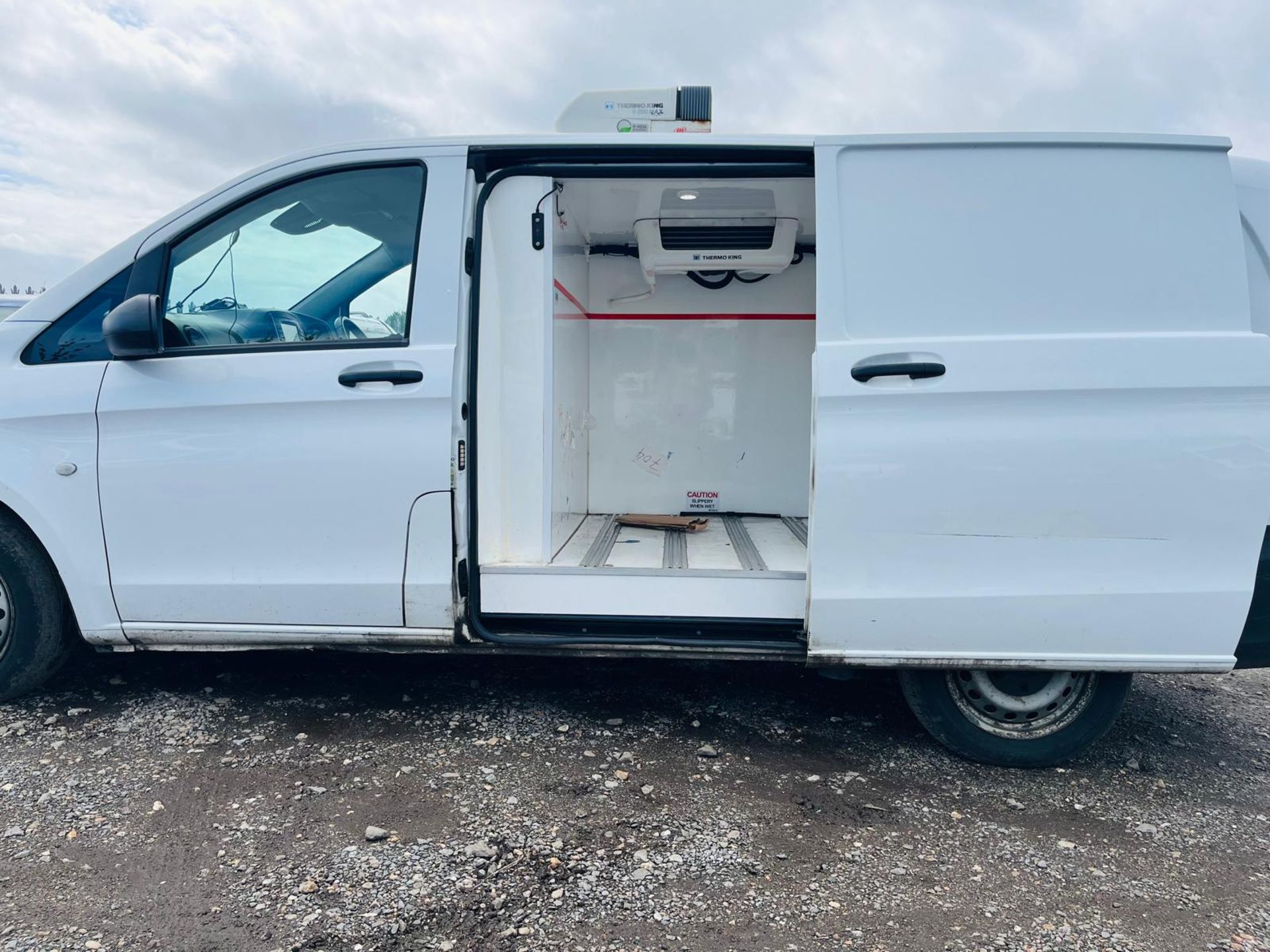 Mercedes Benz Vito 114 CDI RWD Fridge/Freezer 2.1 2019 '69 Reg '-ULEZ Compliant-Parking Sensors-A/C - Image 5 of 27